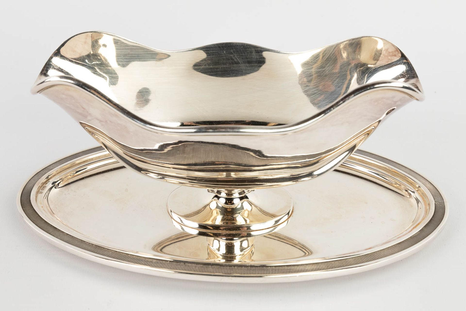 Sivar &amp; Silvergros Ghent, a collection of silver-plated metal table accesories. (D:28 x W:45 cm) - Image 20 of 24