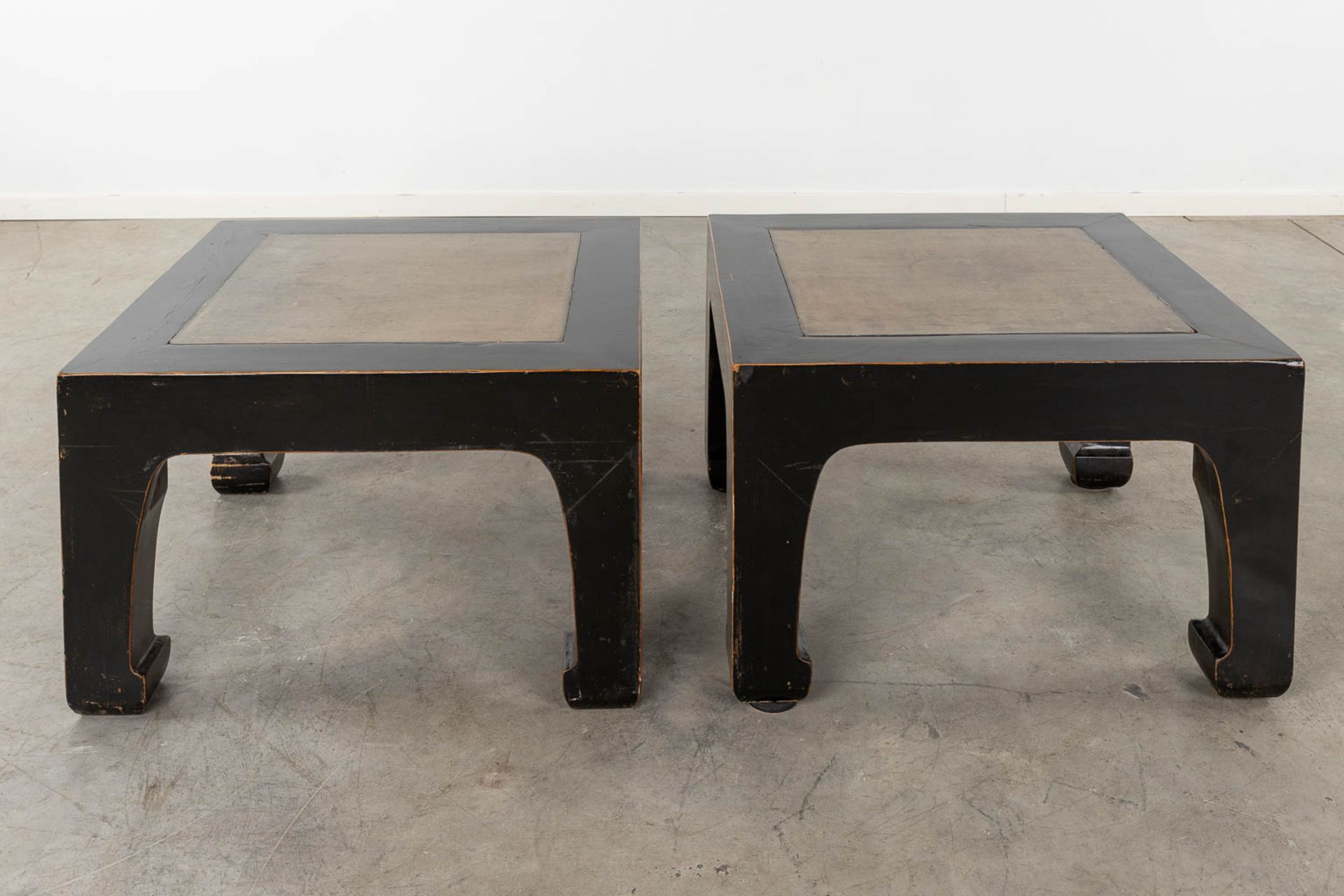 A pair of Chinese coffee tables, black lacquered with a stone top. 19th C. (D:73 x W:73 x H:47 cm) - Image 4 of 11