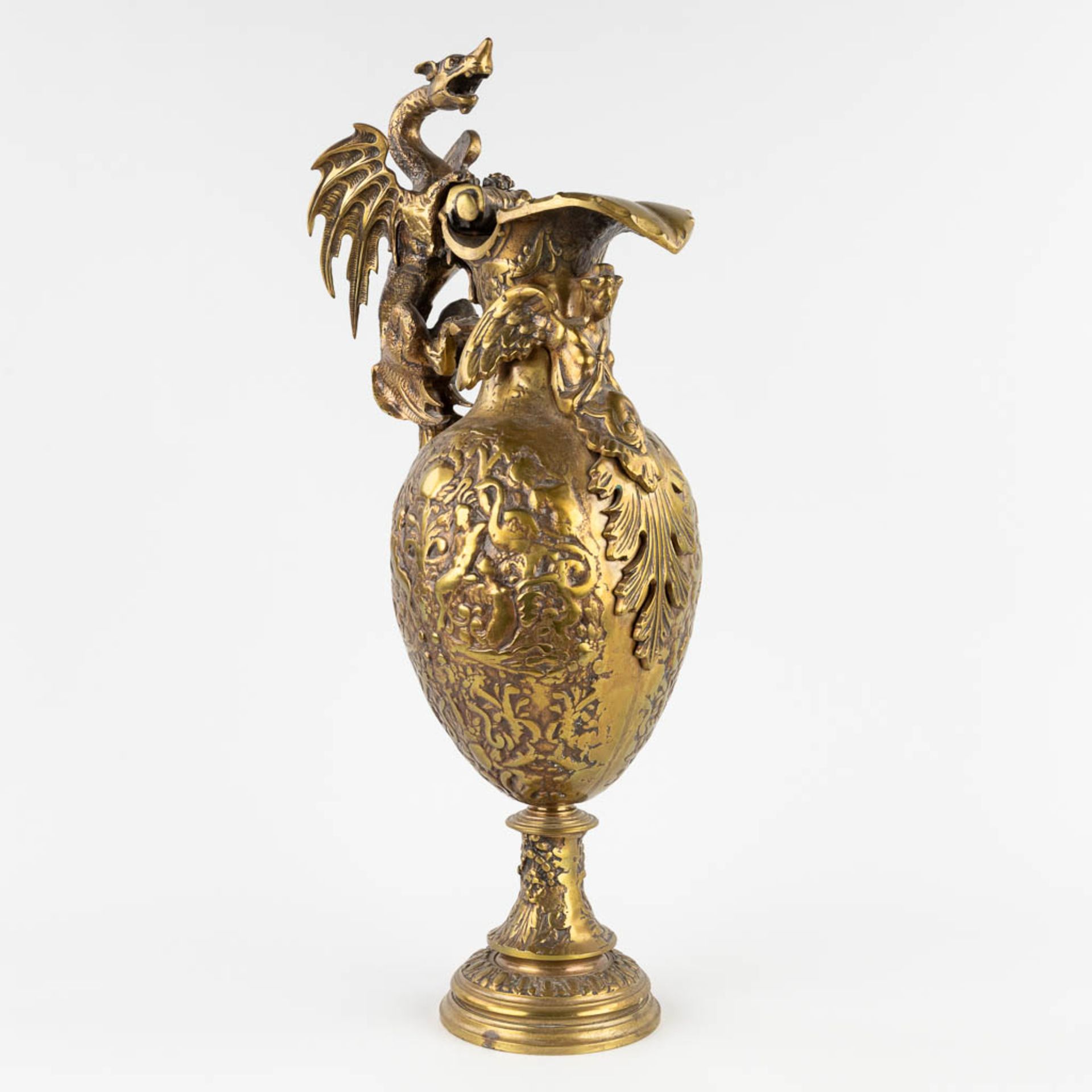 A large pitcher decorated with a dragon, bronze, 20th C. (D:18 x W:23 x H:57 cm) - Image 3 of 17