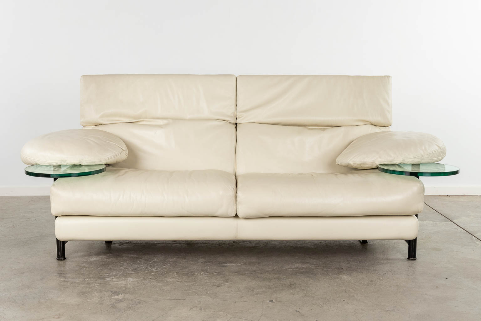 Paolo PIVA (1950-2017) 'Arca' for B&amp;B Italia. Two and Three seater leather sofa. (D:90 x W:250 x - Image 20 of 27