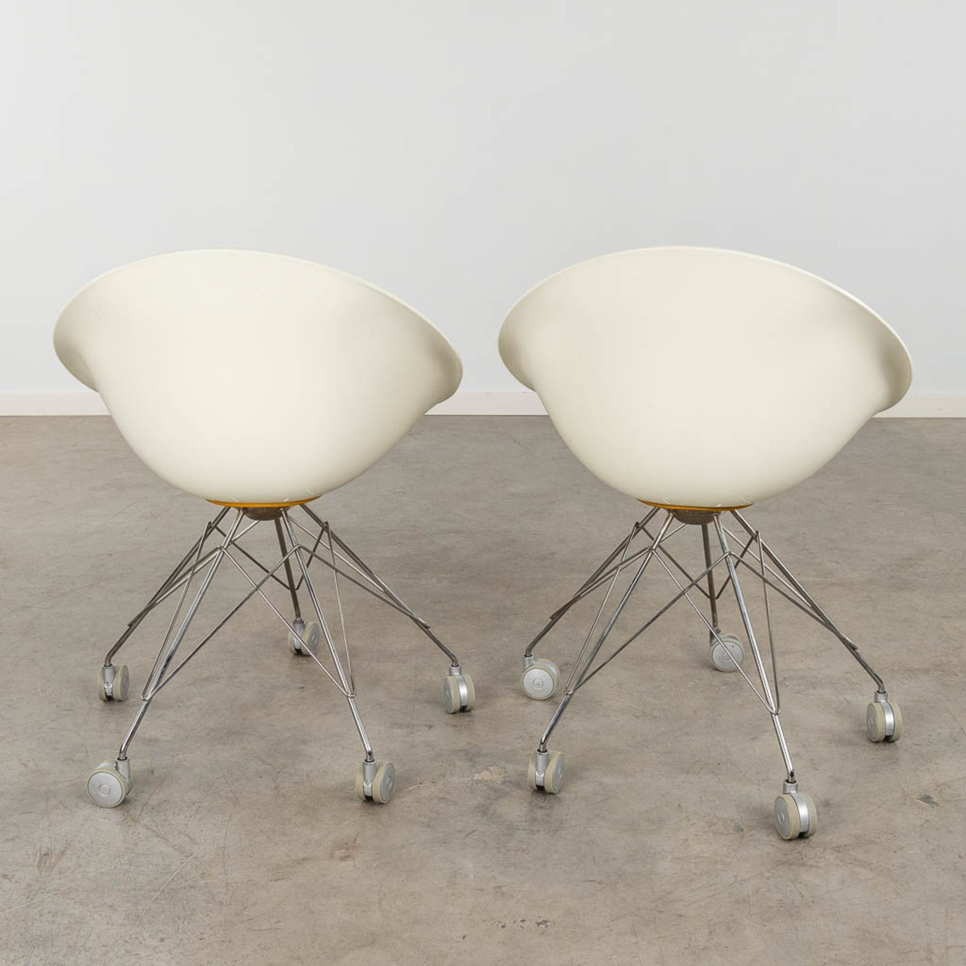 Philippe STARCK (1949) 'Ero' for Kartell, two office chairs. (D:59 x W:62 x H:82 cm) - Image 5 of 14