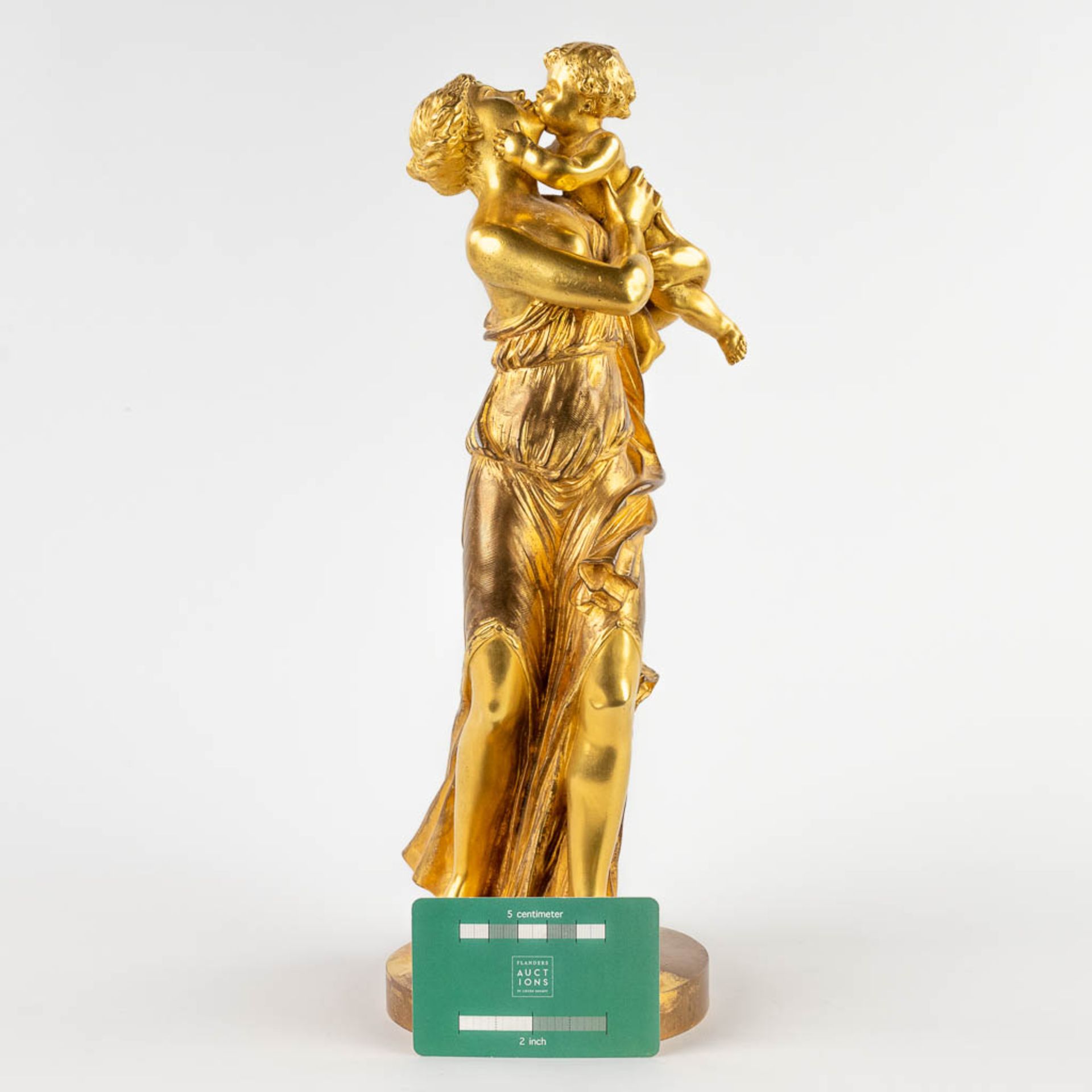 A mother with her child, ormolu gilt bronze. 19th C. (D:12 x W:15 x H:36 cm) - Bild 2 aus 9