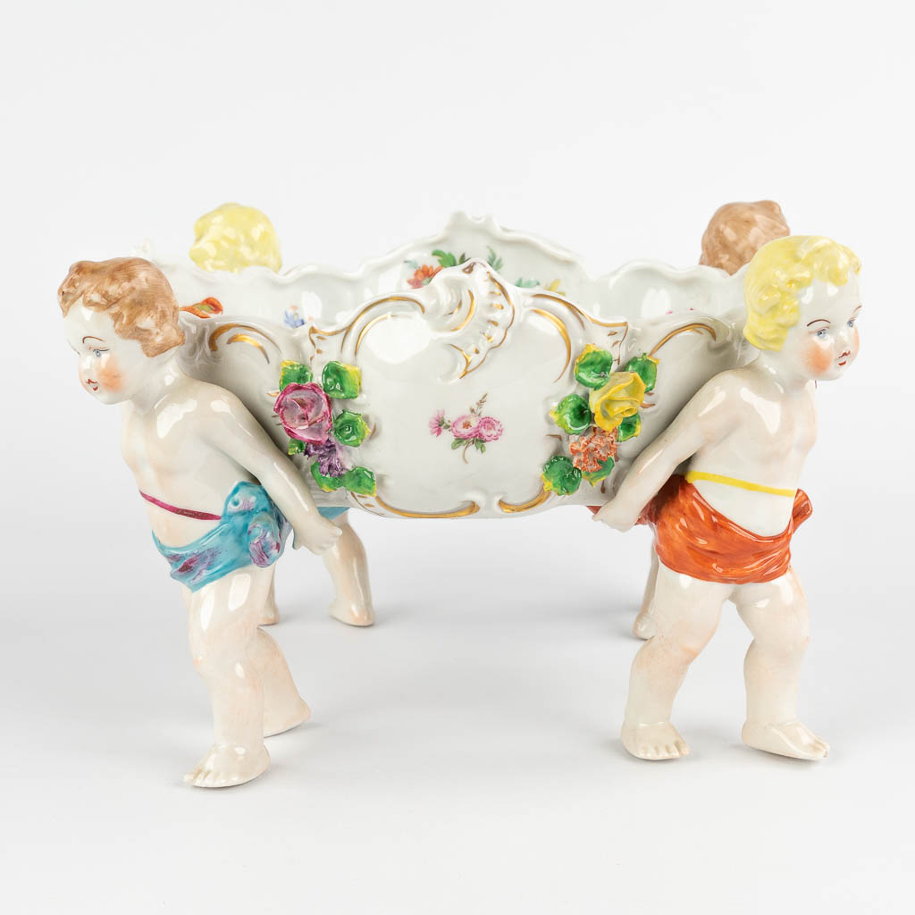 Capodimonte, a bowl carried by children. 20th C. (H:16 x D:31 cm) - Image 8 of 17