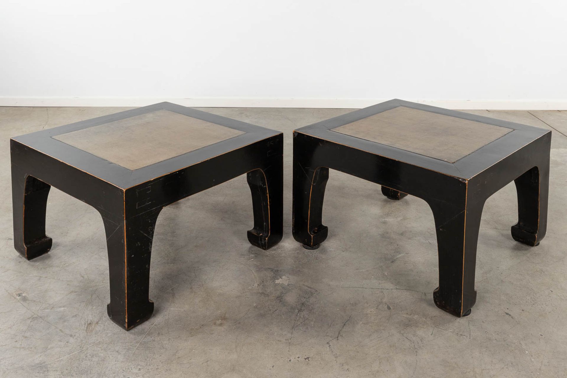 A pair of Chinese coffee tables, black lacquered with a stone top. 19th C. (D:73 x W:73 x H:47 cm) - Image 5 of 11