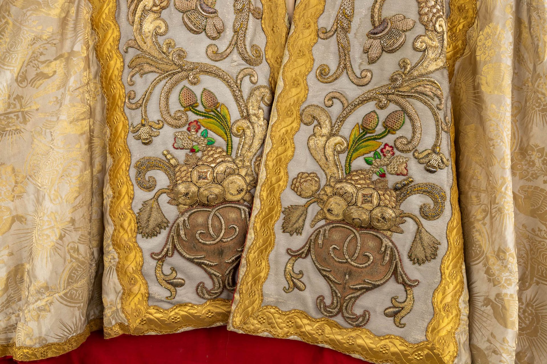 An antique cope, thick gold thread embroideries and decorated fabric. 19th C. (H:154 cm) - Image 7 of 8