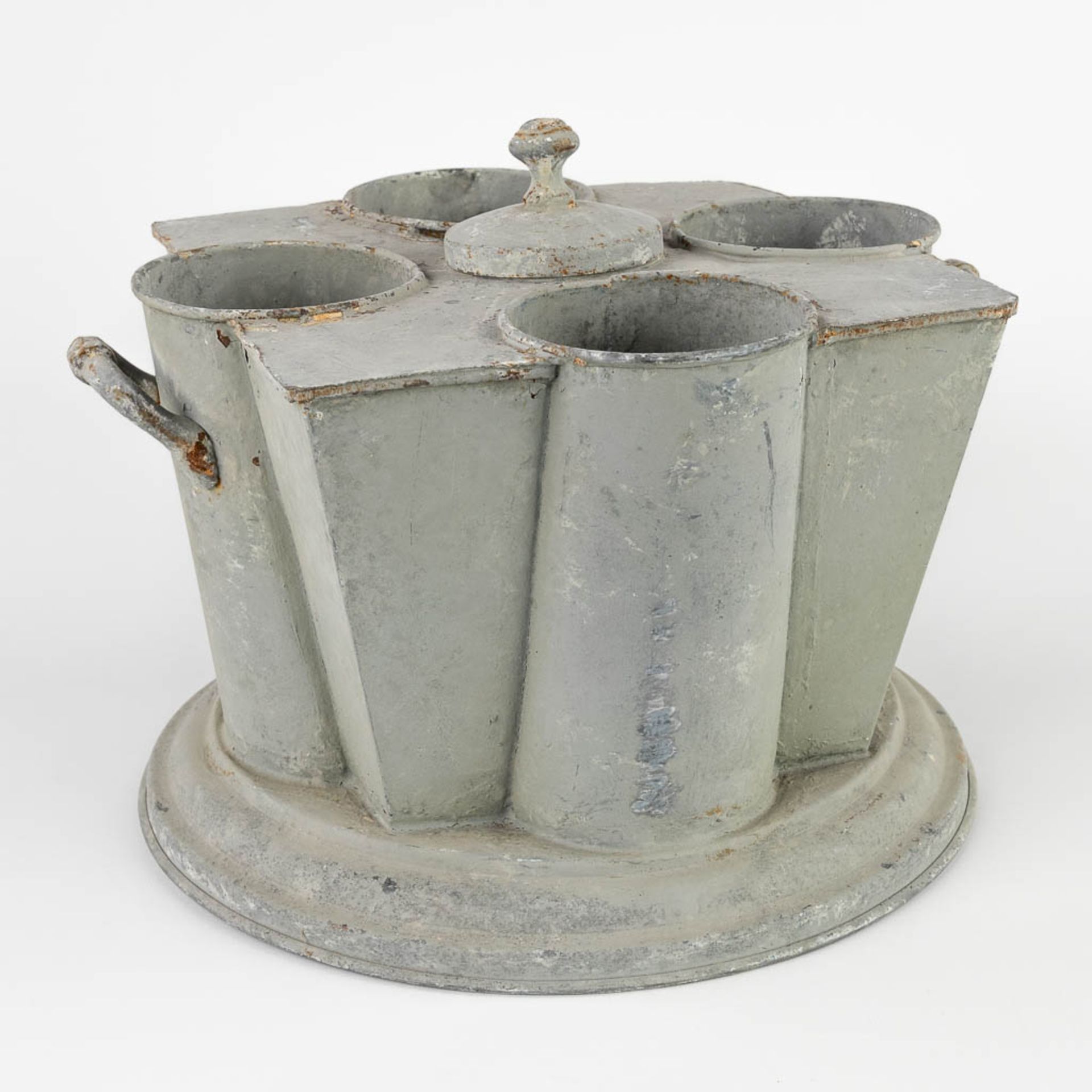 An antique wine cooler, made of zinc. (W:33 x H:25 x D:31 cm) - Image 3 of 13