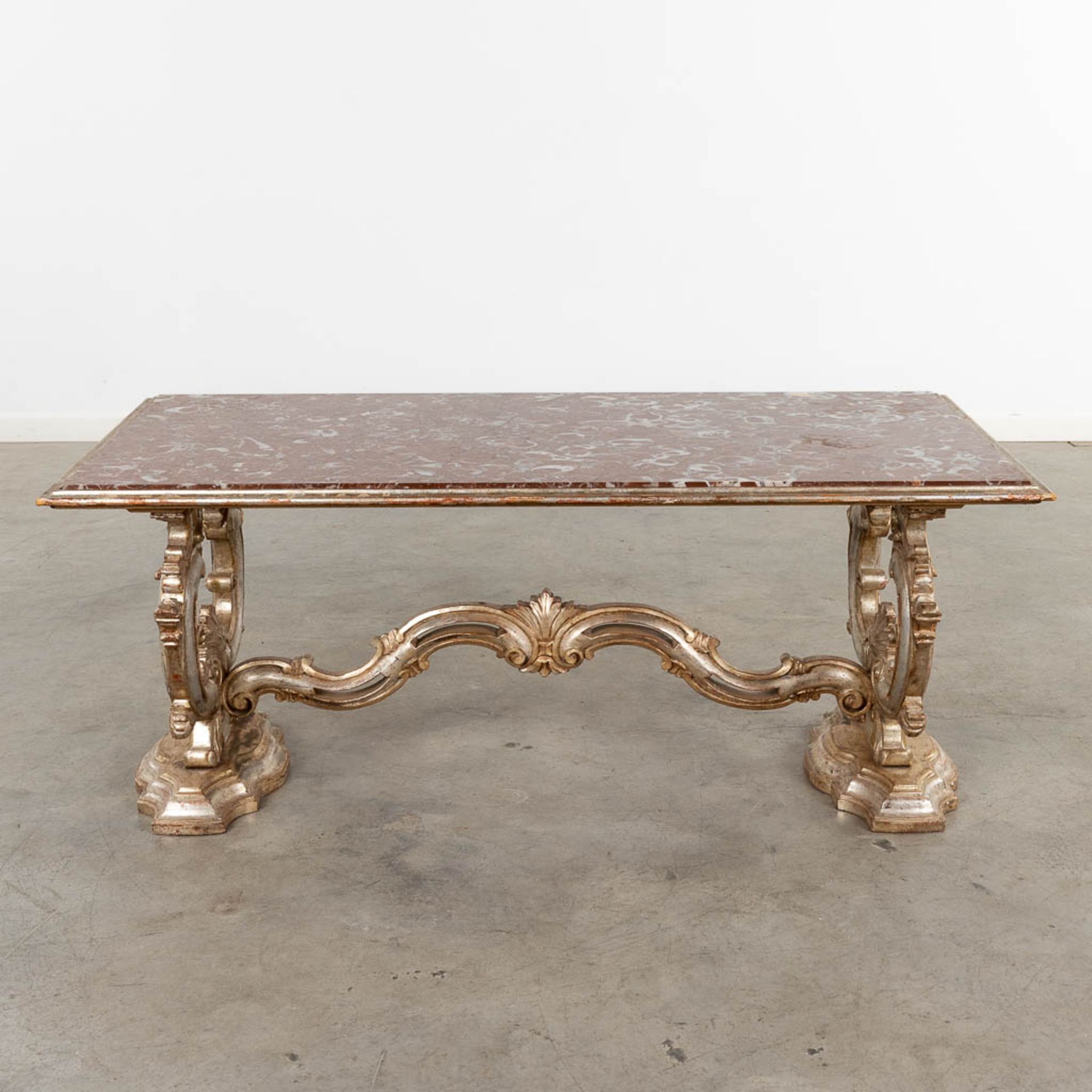 An Italian coffee table with a red marble top. 20th C. (D:62 x W:123 x H:51 cm) - Bild 5 aus 10