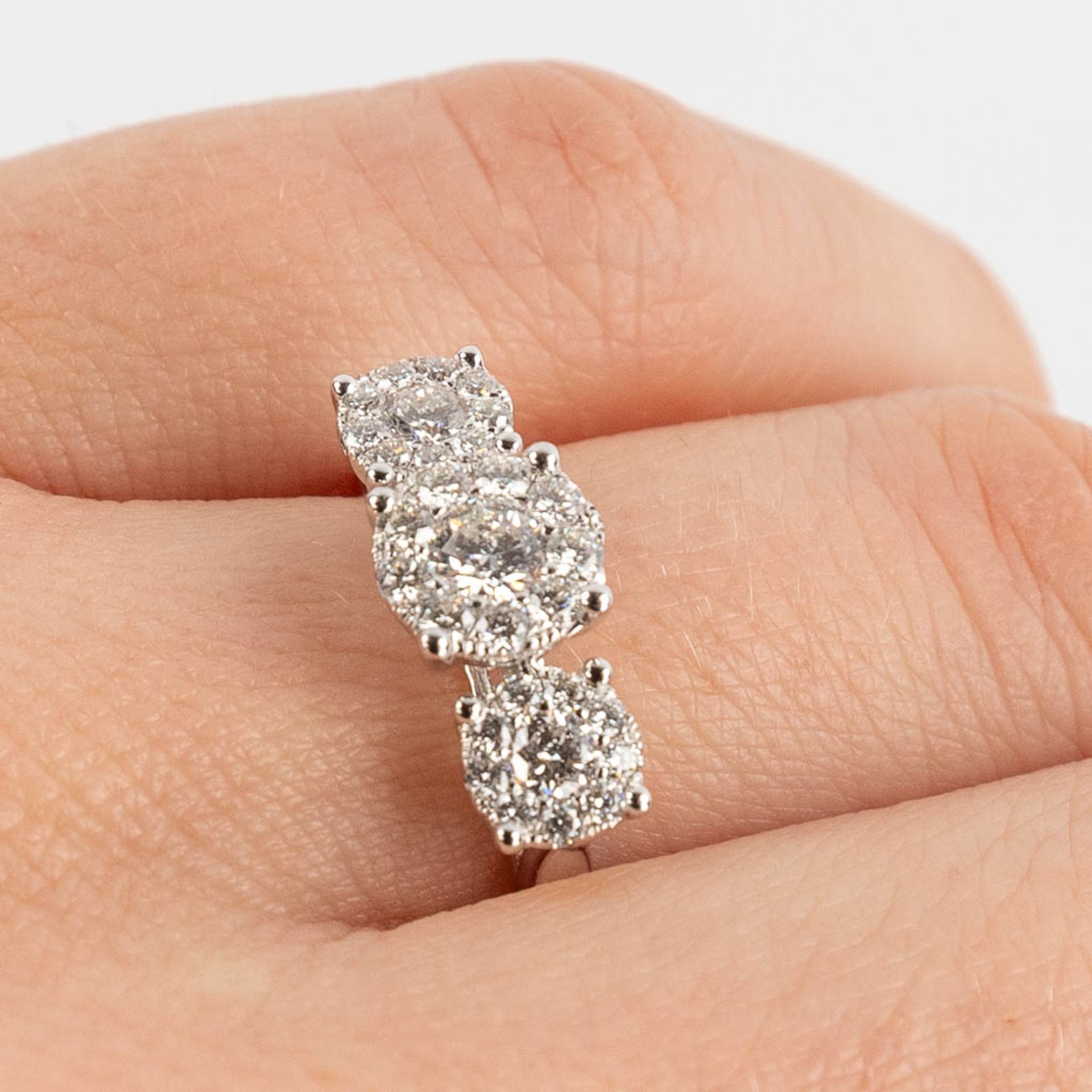 A ring, 18kt white gold with diamonds, approx. 1,02ct, ring size 54. - Image 8 of 10