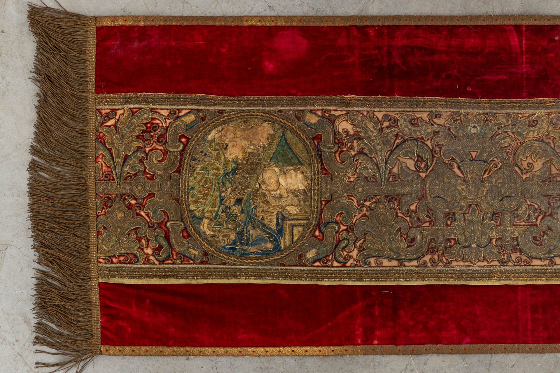 An antique altar textile, Thick embroideries and religious images. 17th C. (D:255 x W:28 cm) - Image 3 of 12