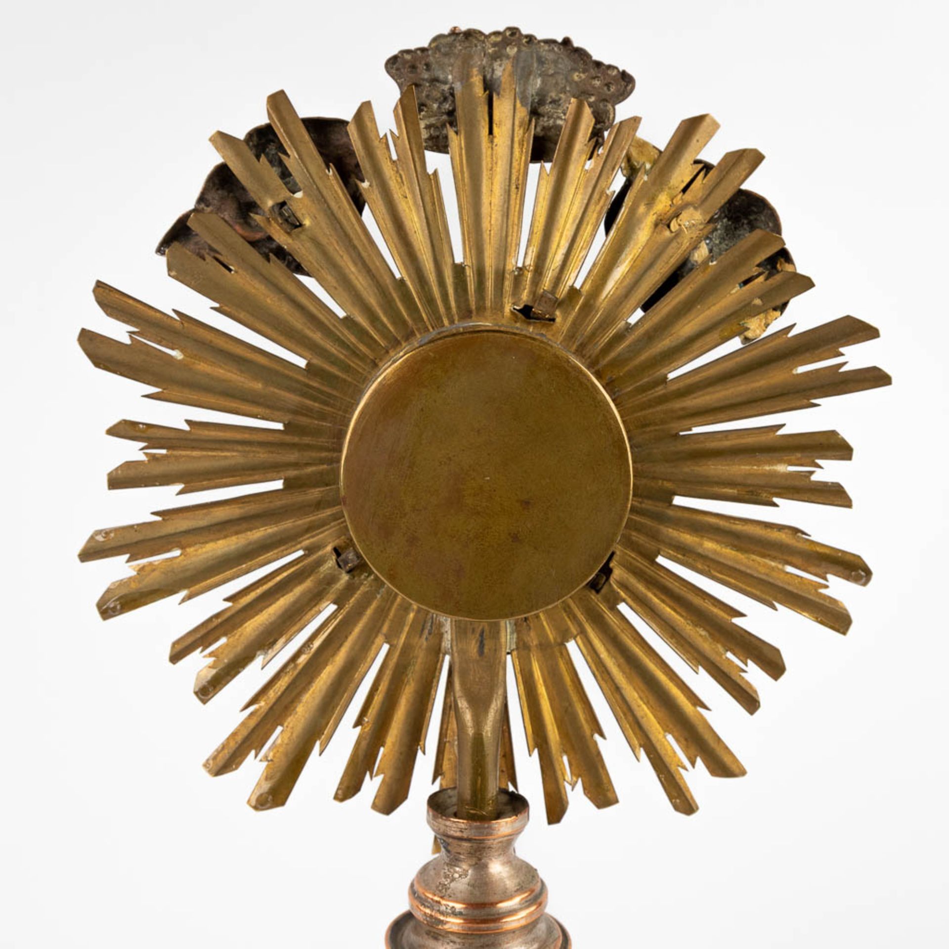 A small sunburst monstrance with a relic of the true cross. (D:11 x W:16 x H:29 cm) - Image 11 of 12