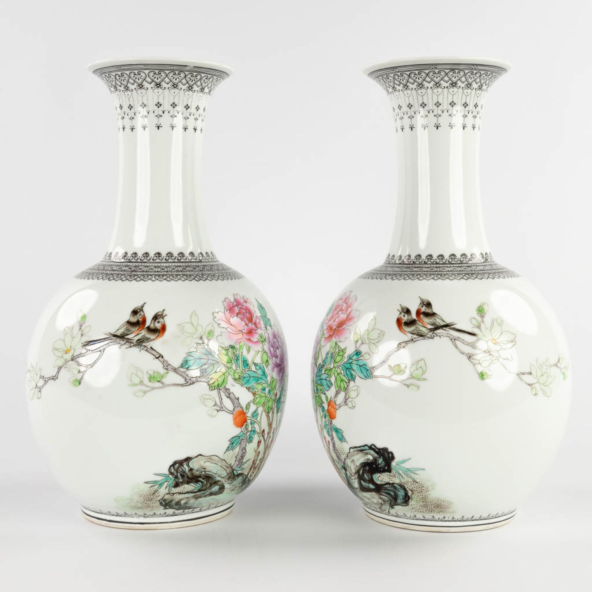 A pair of Chinese vases, decorated with fauna and flora, 20th C. (H:35 x D:20 cm) - Bild 3 aus 15