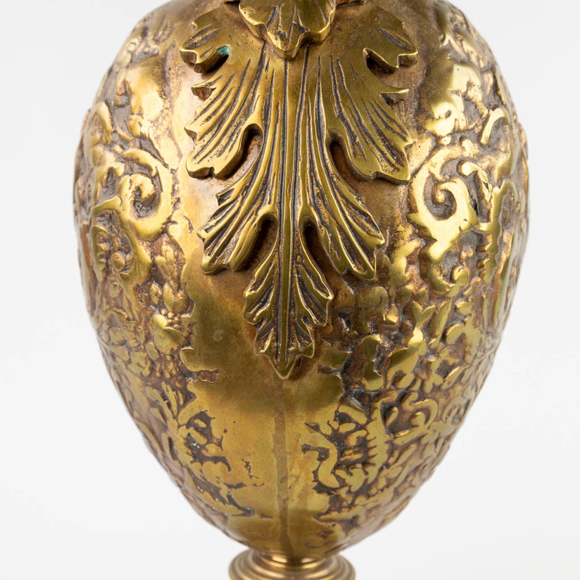 A large pitcher decorated with a dragon, bronze, 20th C. (D:18 x W:23 x H:57 cm) - Image 15 of 17