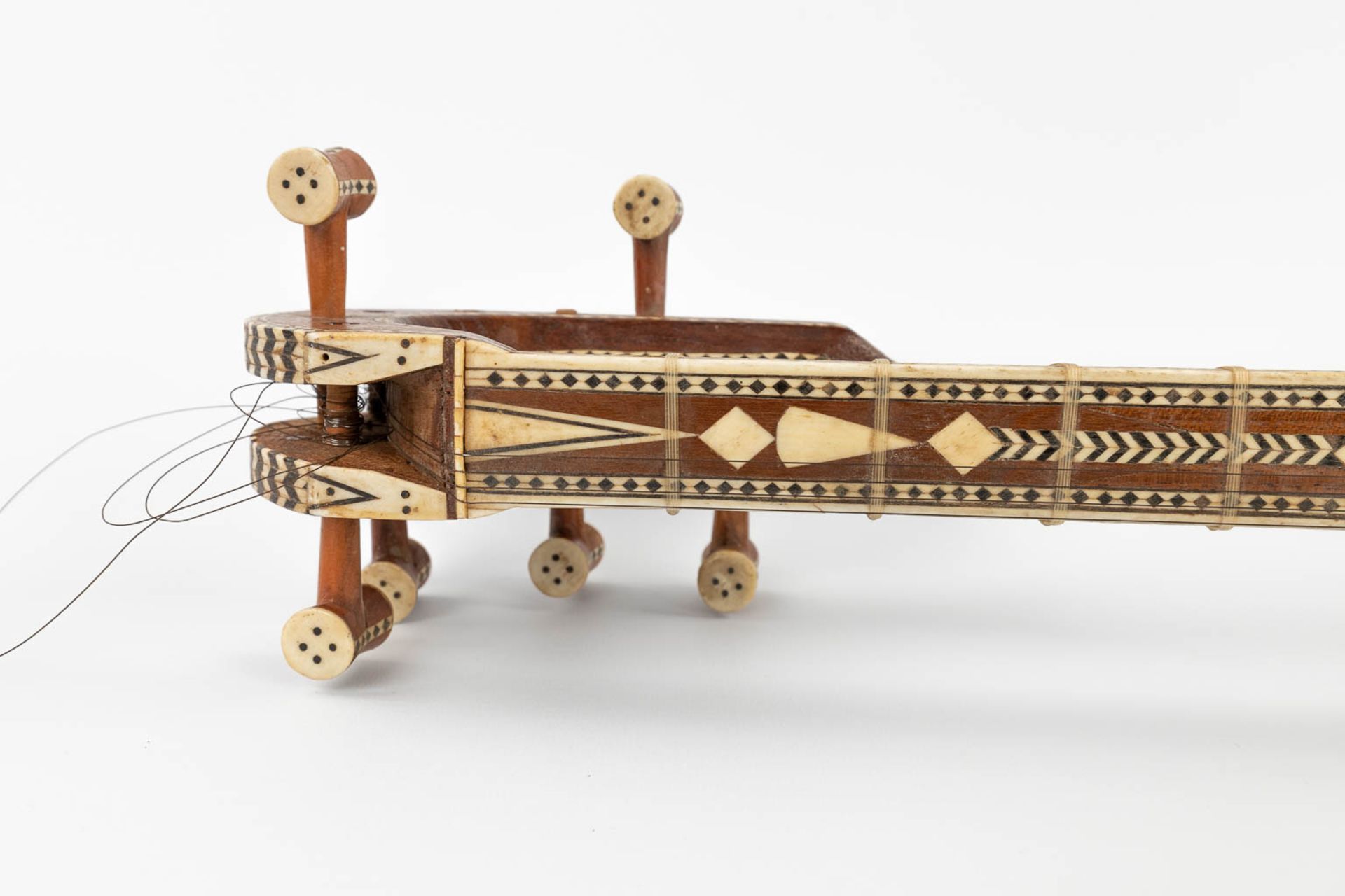 An oriental musical instrument with 6 strings, snake leather and bone inlay. 20th C. (D:13 x W:15 x - Image 6 of 17