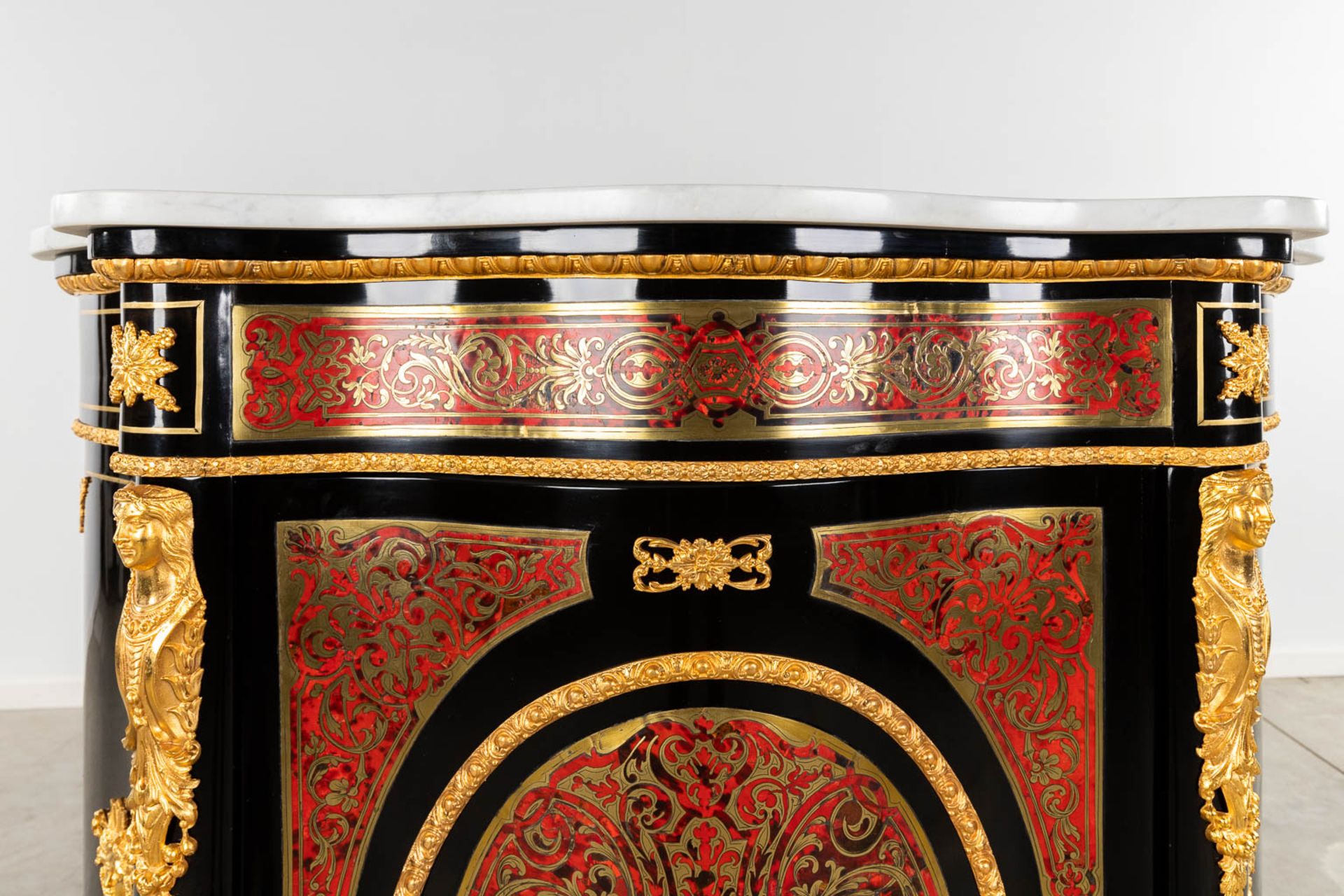 A Boulle cabinet with bow front, Tortoise shell and copper inlay, Napoleon 3, 19th C. (D:42 x W:114, - Image 15 of 19