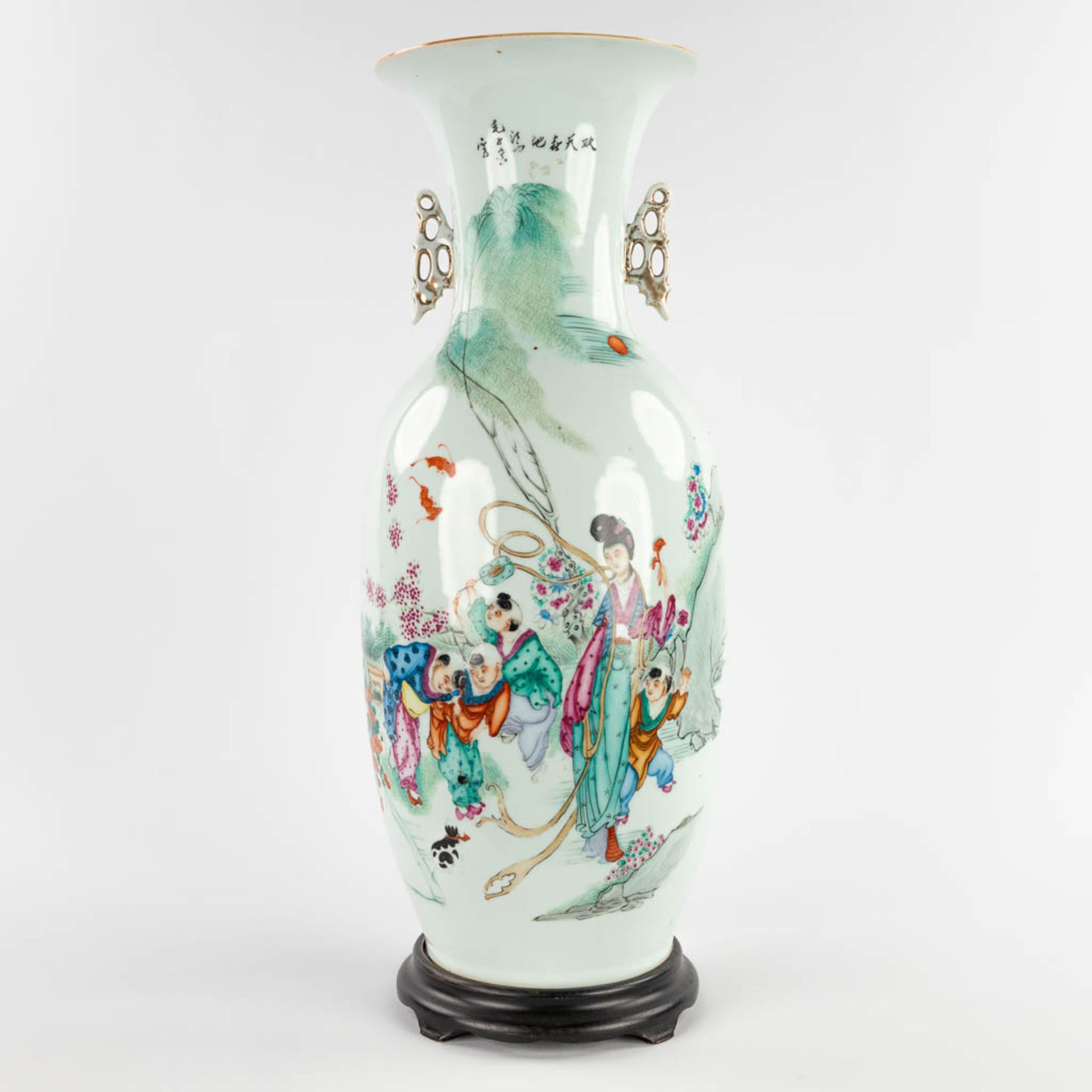 A Chinese vase decorated with a lady and children. 19th/20th C. (H:58 x D:22 cm)