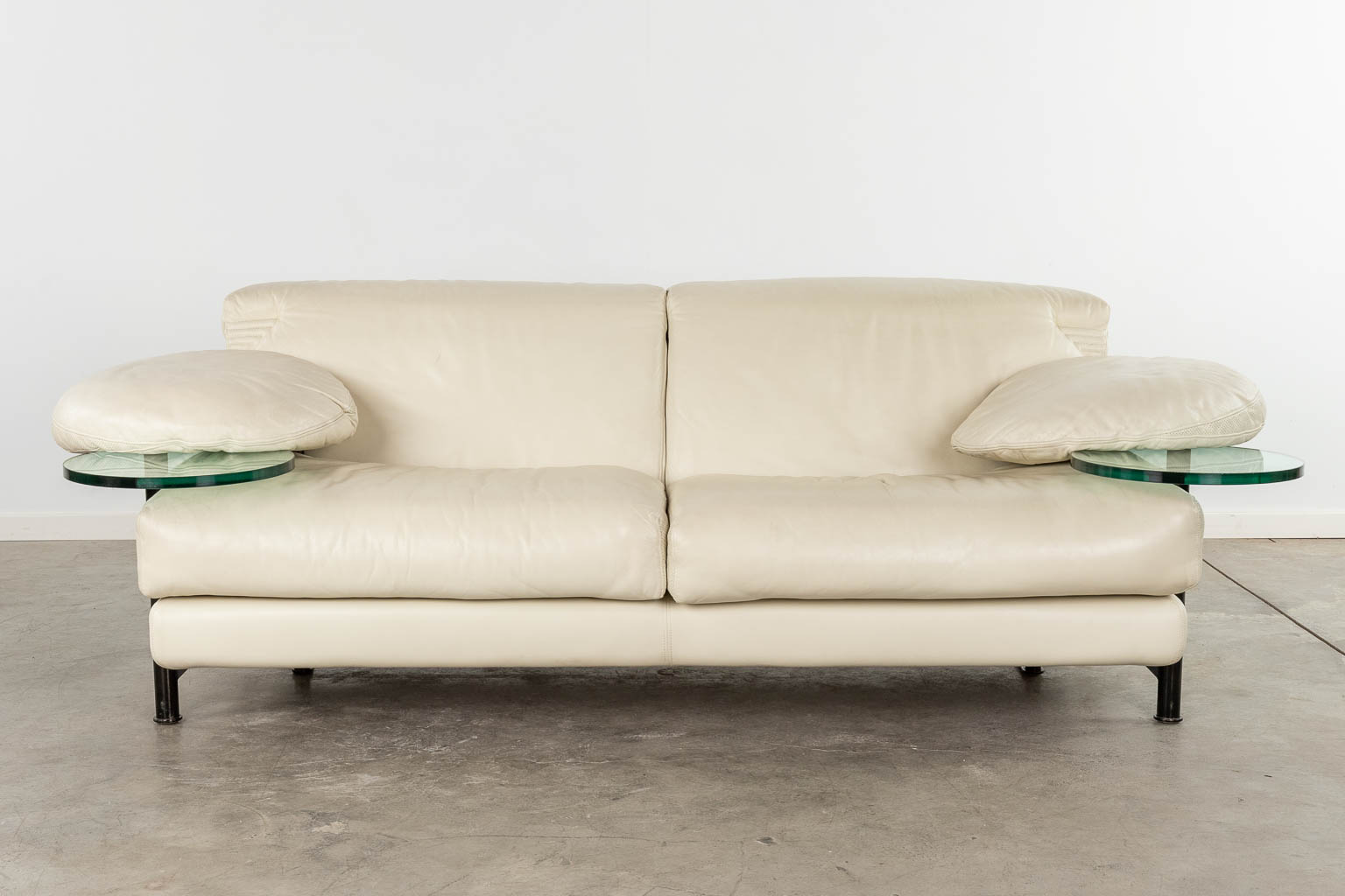 Paolo PIVA (1950-2017) 'Arca' for B&amp;B Italia. Two and Three seater leather sofa. (D:90 x W:250 x - Image 19 of 27