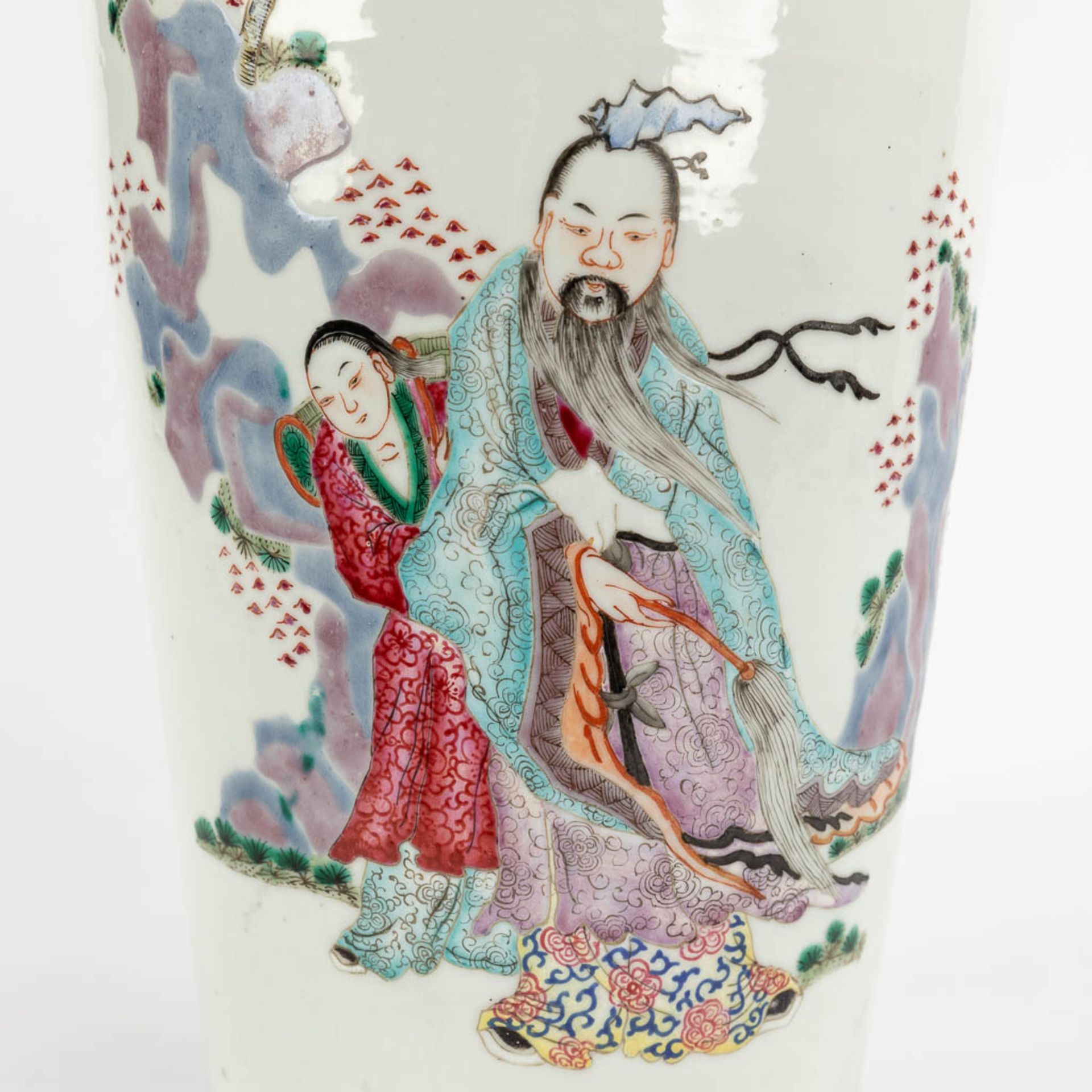 A Chinese vase, decorated with wise men or Immortals. 19th/20th C. (H:44 x D:19 cm) - Image 10 of 12