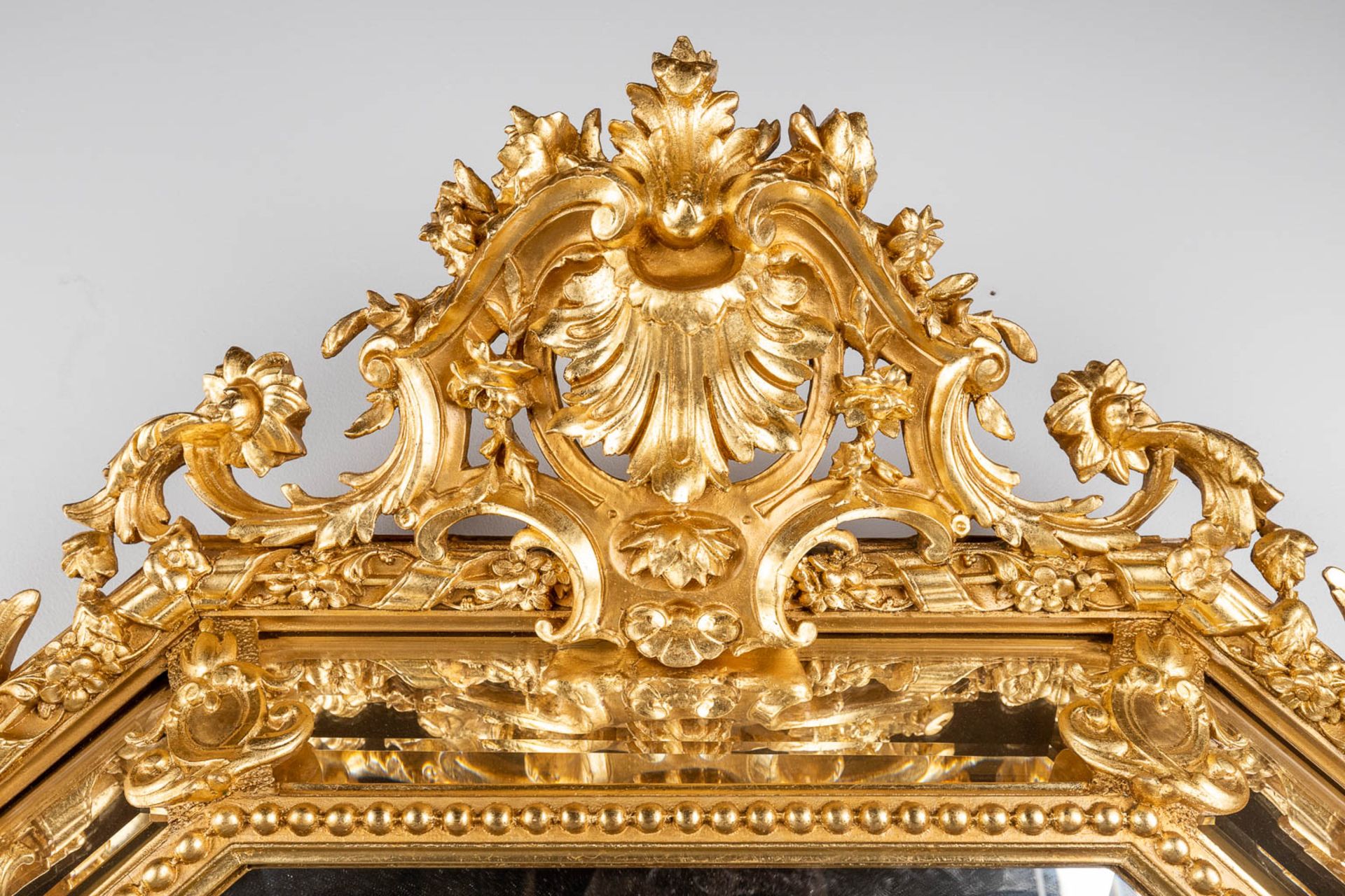 An antique mirror, sculptured gilt stucco and facetted glass, Louis XV style. 19th C. (W:98 x H:140  - Bild 8 aus 9