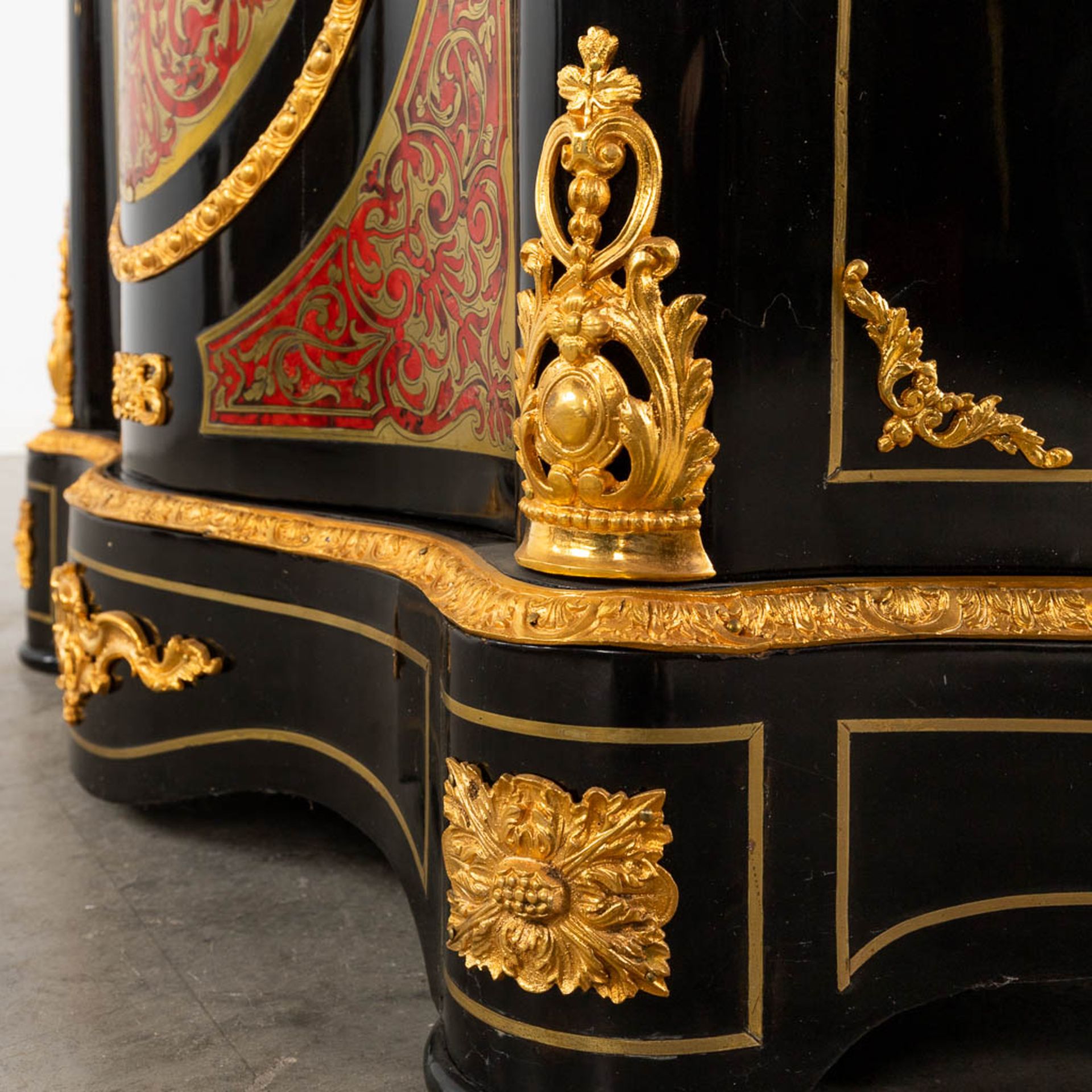 A Boulle cabinet with bow front, Tortoise shell and copper inlay, Napoleon 3, 19th C. (D:42 x W:114, - Image 11 of 19