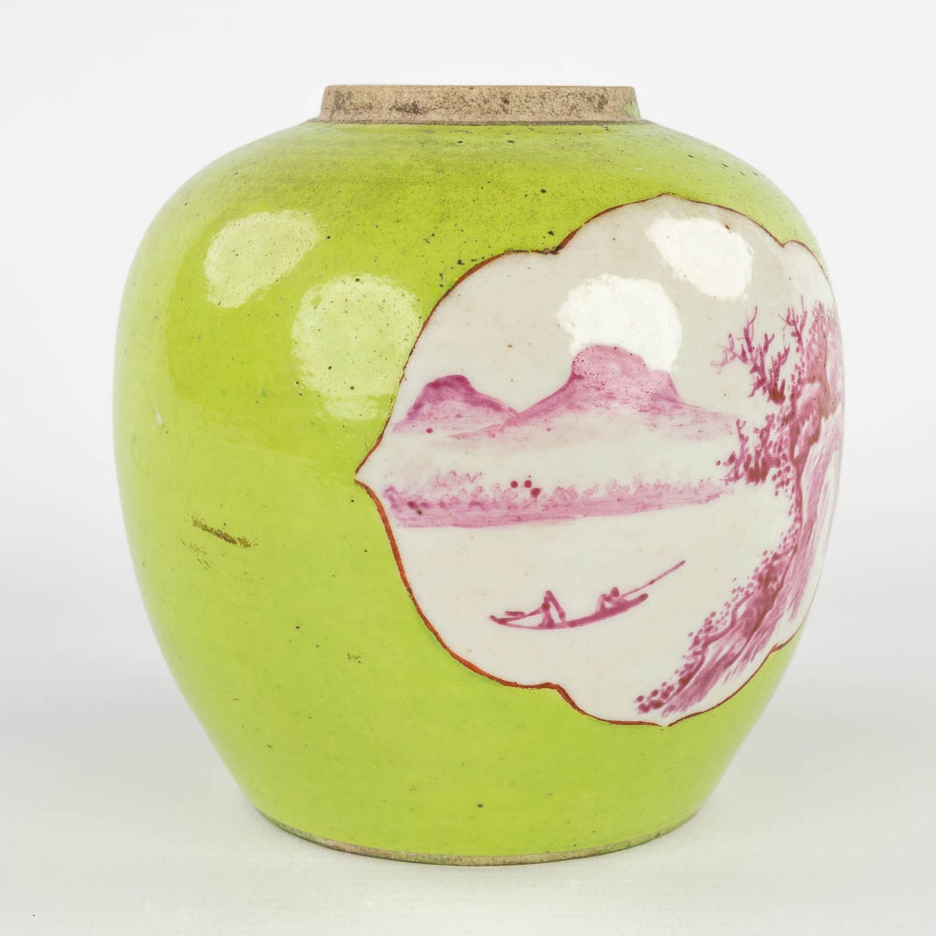 A Chinese jar with landscape decor. 18th/19th C. (H:13 x D:12,5 cm) - Bild 3 aus 11