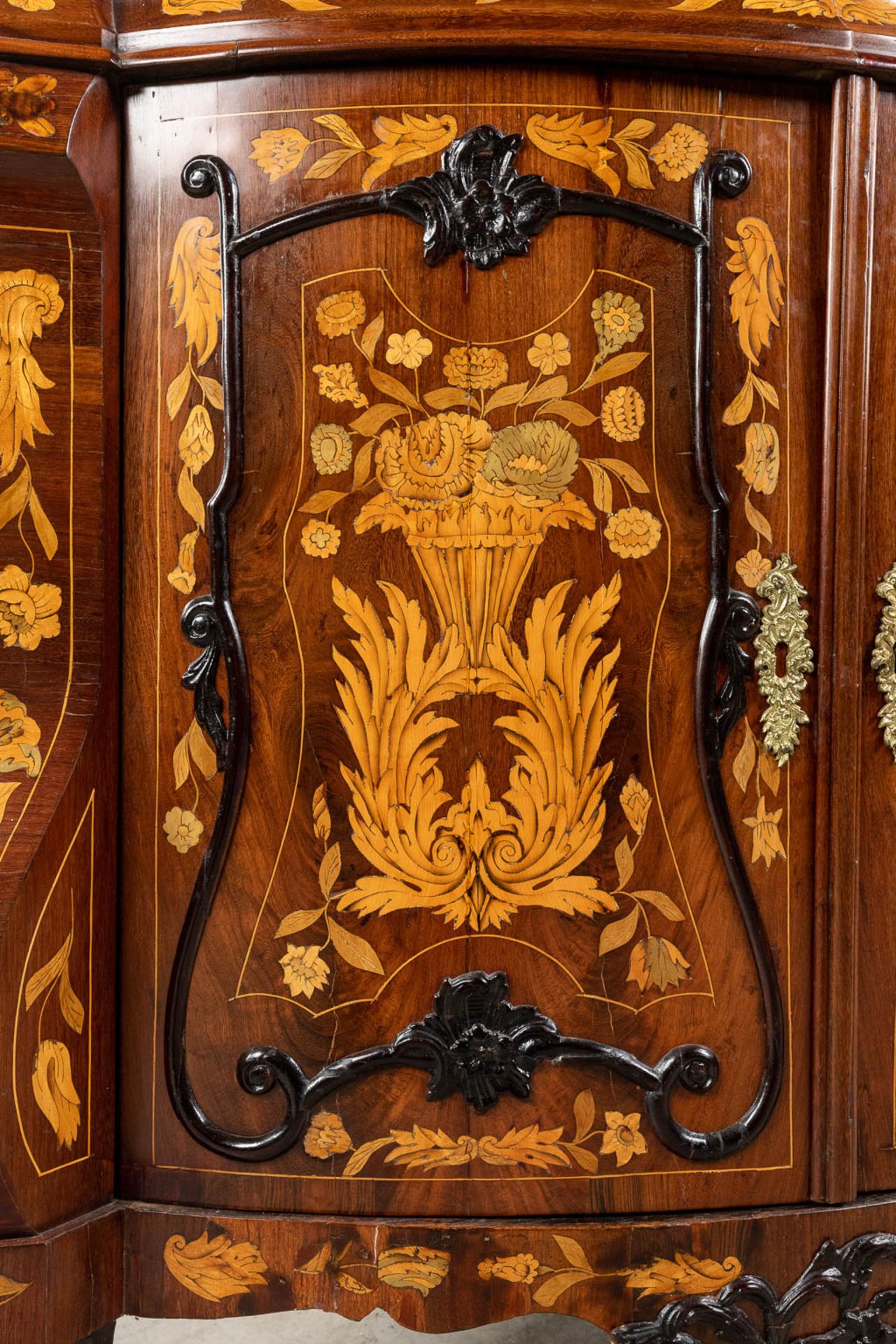 An antique corner cabinet with marquetry in Louis XV style. The Netherlands, 18th C. (D:56 x W:105 x - Image 10 of 21