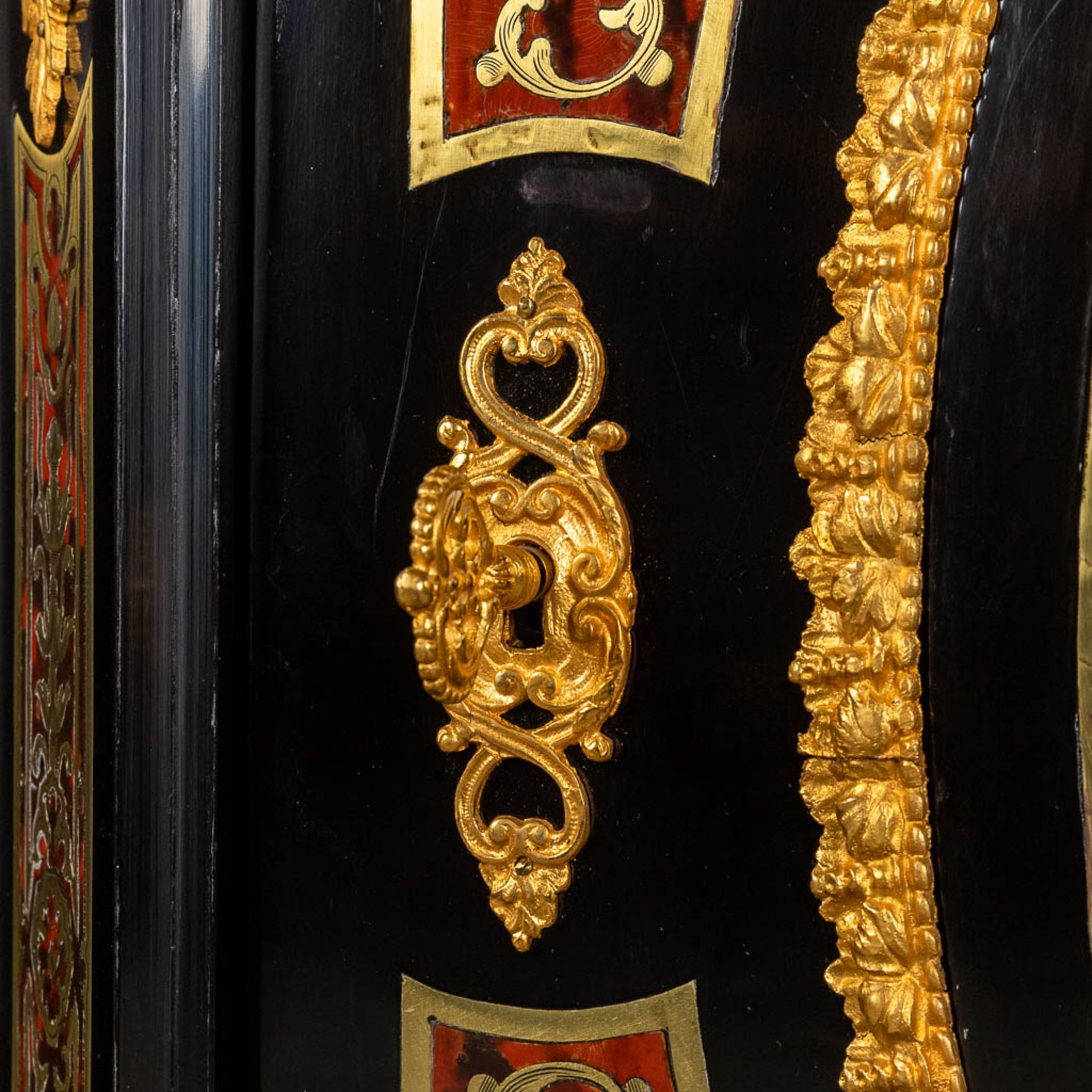 A pair of 'Boulle' cabinets, tortoiseshell inlay with brass. Napoleon 3, 19th C. (D:38 x W:82 x H:10 - Image 16 of 17