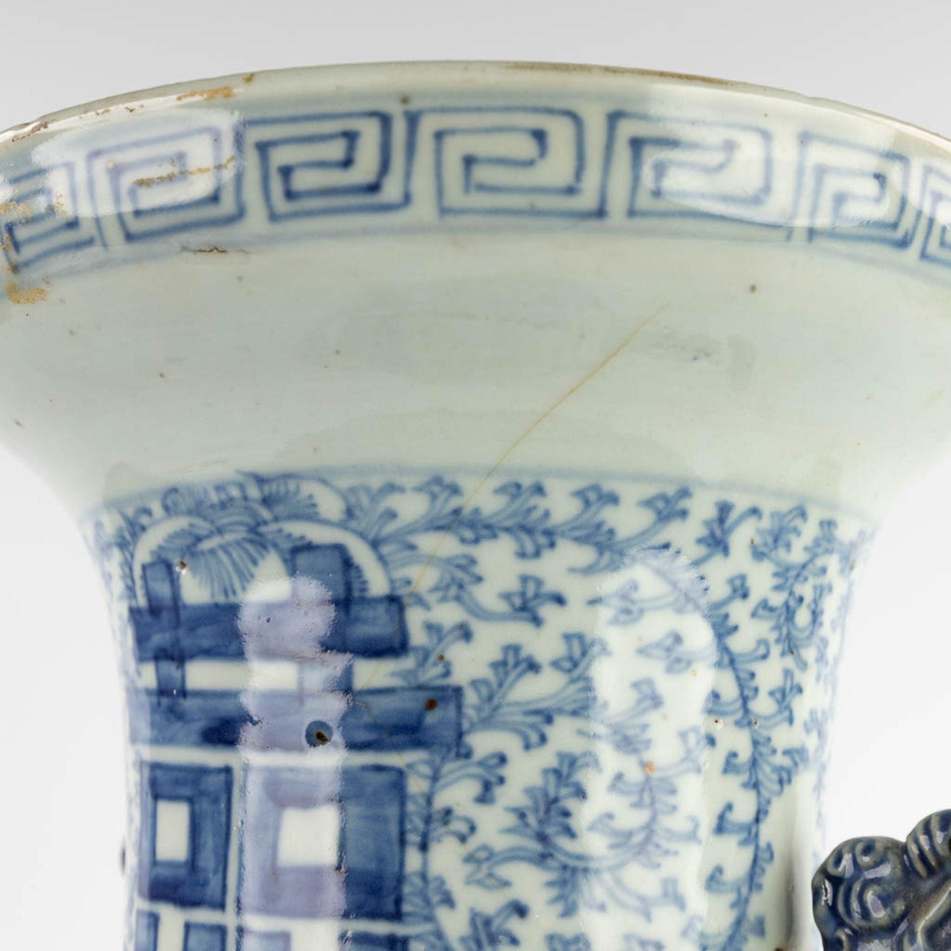 A Chinese vase, blue-white with a Double Xi, sign of happiness. 19th/20th C. (H:62 x D:25 cm) - Bild 12 aus 13