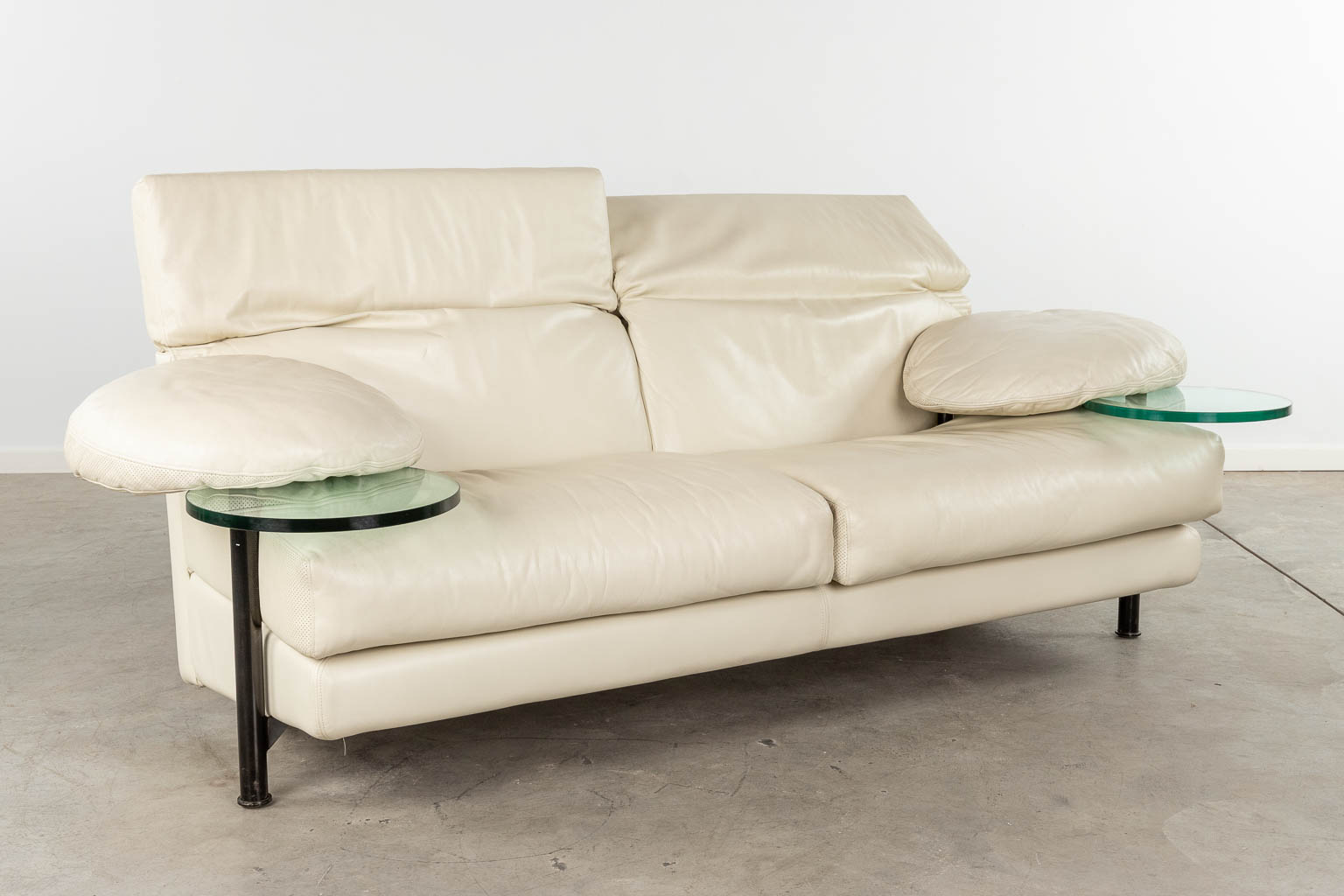 Paolo PIVA (1950-2017) 'Arca' for B&amp;B Italia. Two and Three seater leather sofa. (D:90 x W:250 x - Image 21 of 27