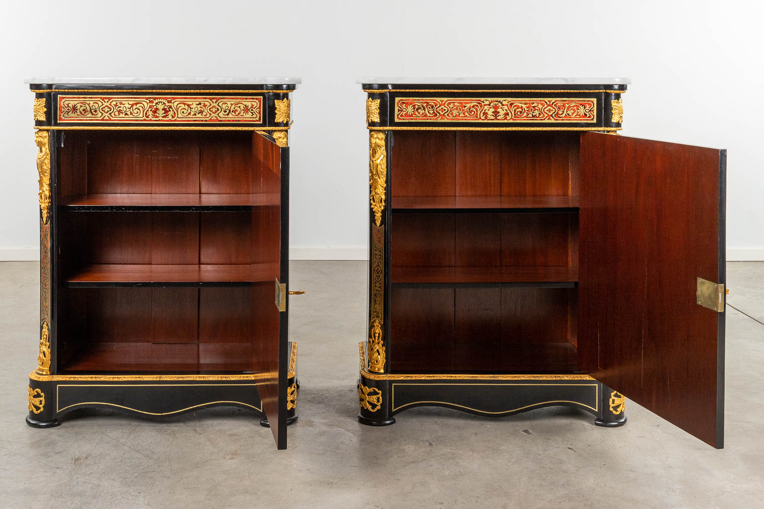 A pair of 'Boulle' cabinets, tortoiseshell inlay with brass. Napoleon 3, 19th C. (D:38 x W:82 x H:10 - Image 4 of 17