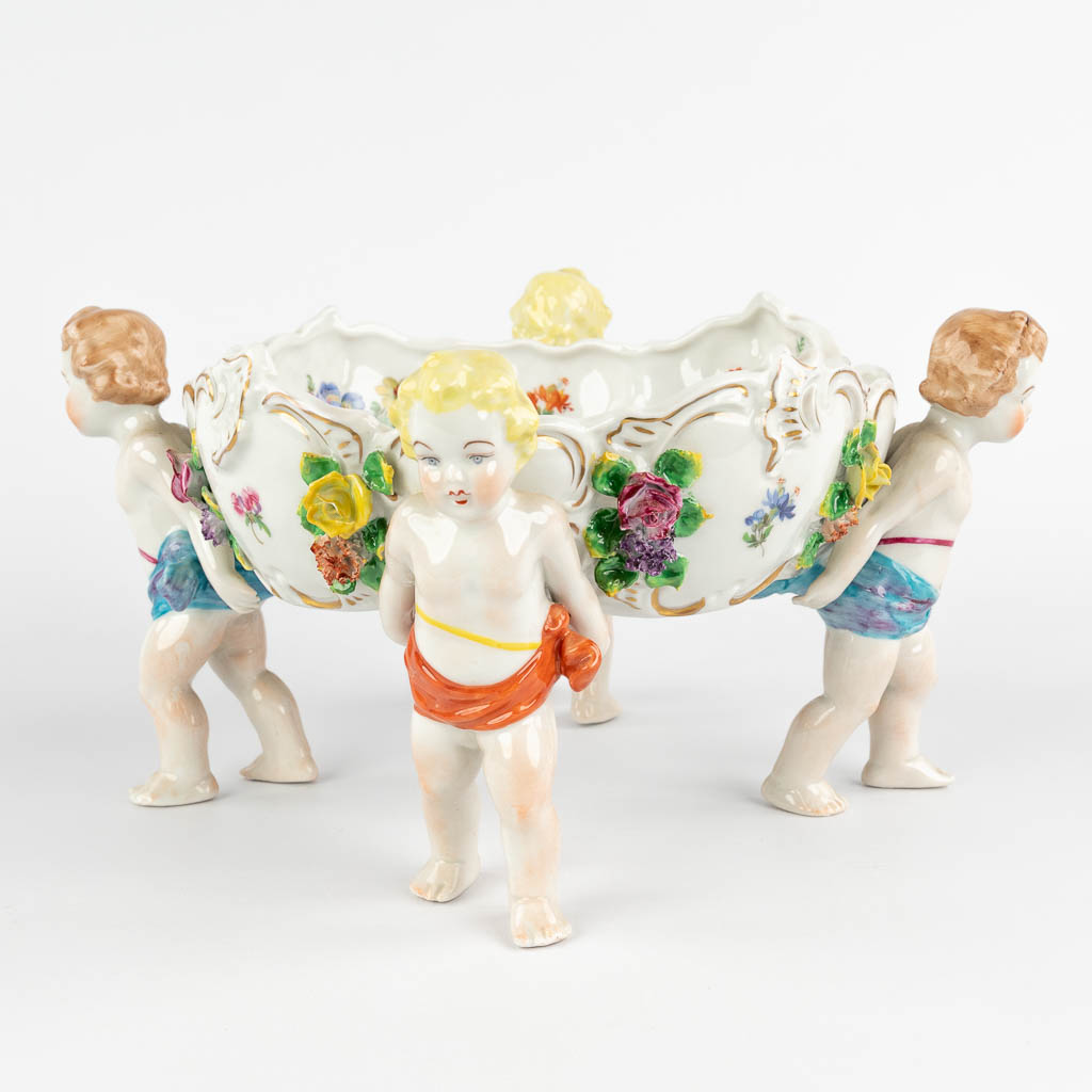 Capodimonte, a bowl carried by children. 20th C. (H:16 x D:31 cm) - Image 5 of 17