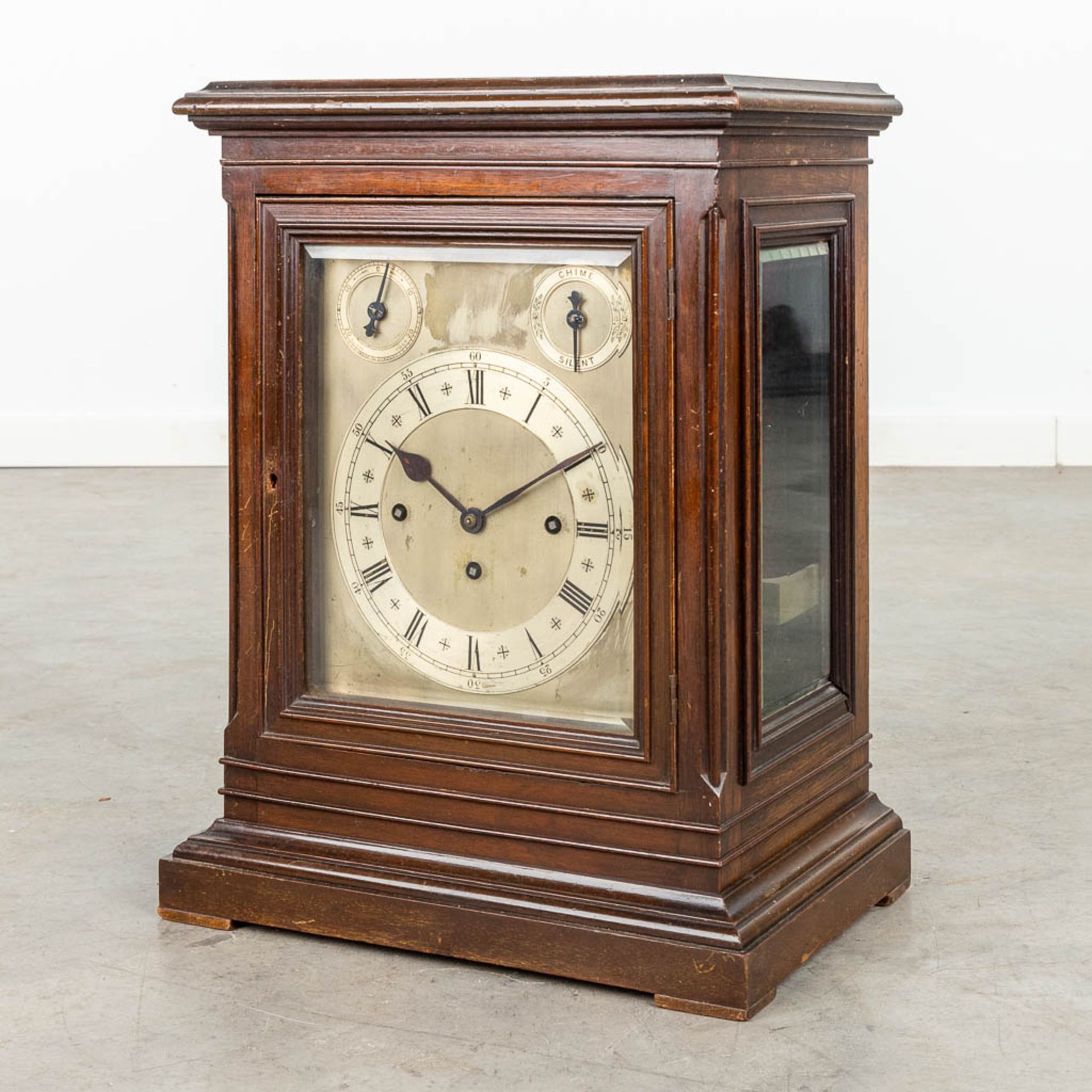 An antique English table clock with 3 gongs. Silver-plated dial and Snek movement. 19th C. (D:25 x W - Image 9 of 14