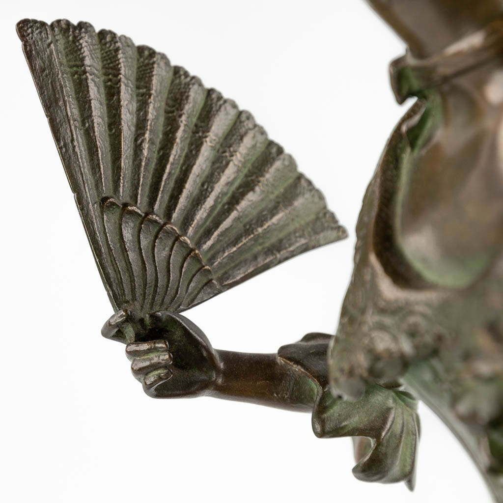 Elegant lady with a fan' a figurine, patinated bronze. (H:55 x D:20 cm) - Image 9 of 10