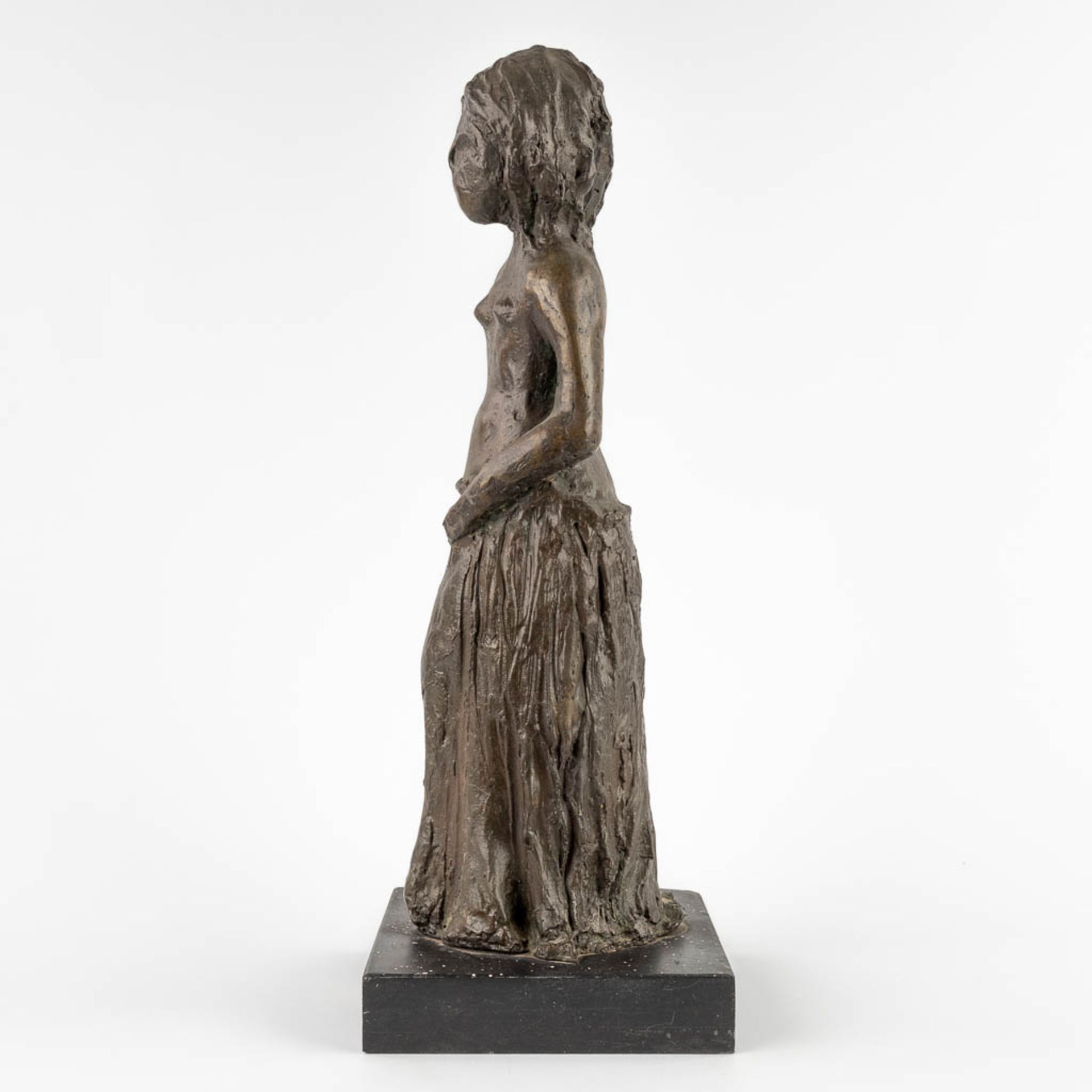 P. MATTHYS (XX) 'Figure of a Girl' patinated bronze. (D:18 x W:18 x H:50 cm) - Bild 6 aus 10