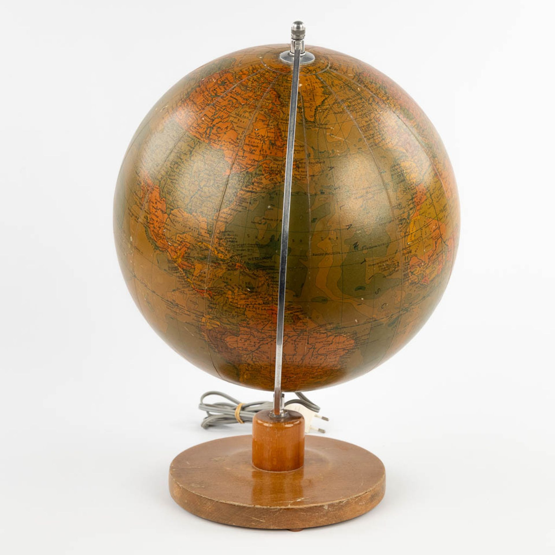 A mid-century globe on a wood base, with illumination. Glass, Circa 1960. (H:46 x D:33 cm) - Image 4 of 16