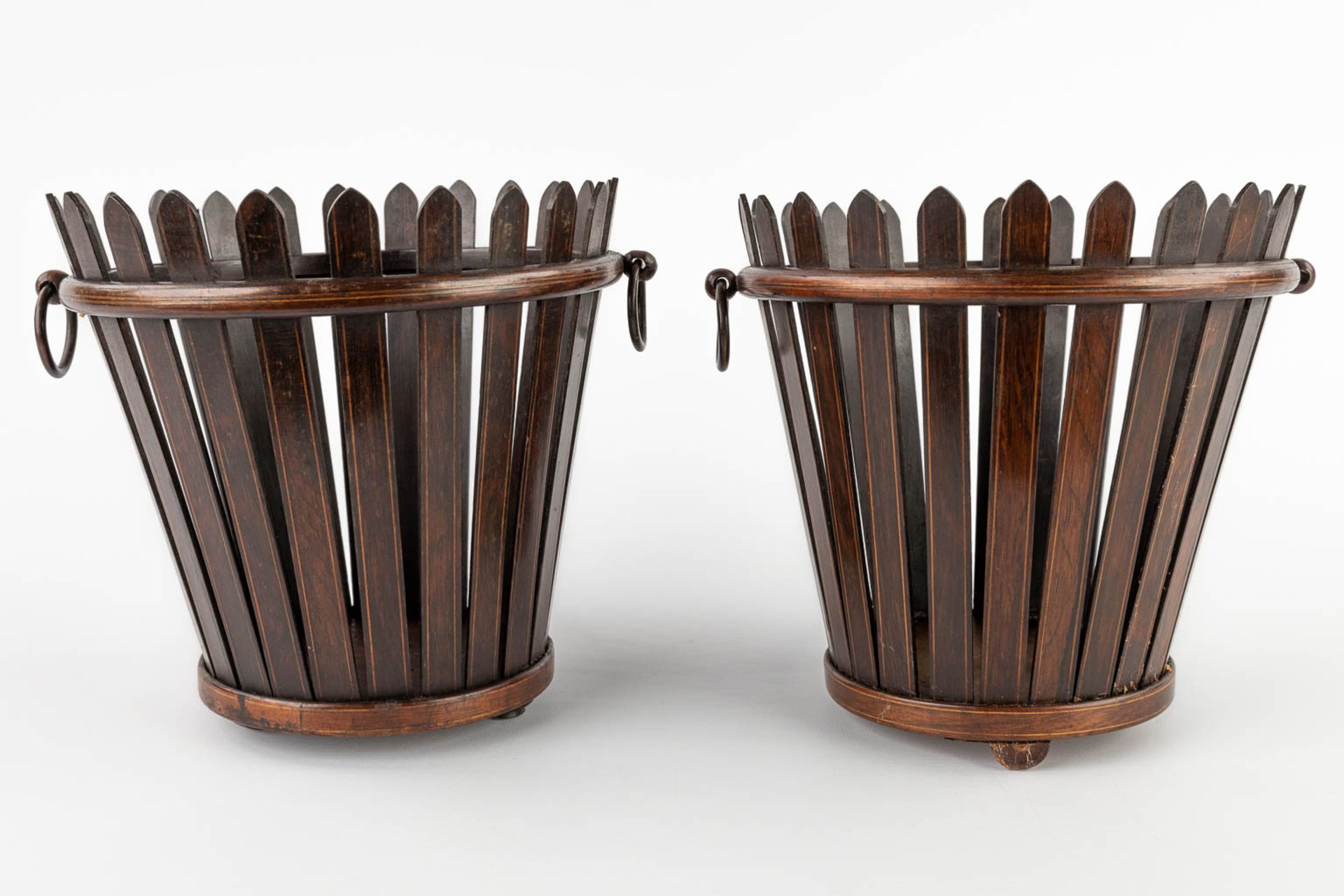 A pair of Edwardian flower baskets, mahogany, England. (H:21 x D:23 cm) - Image 3 of 11