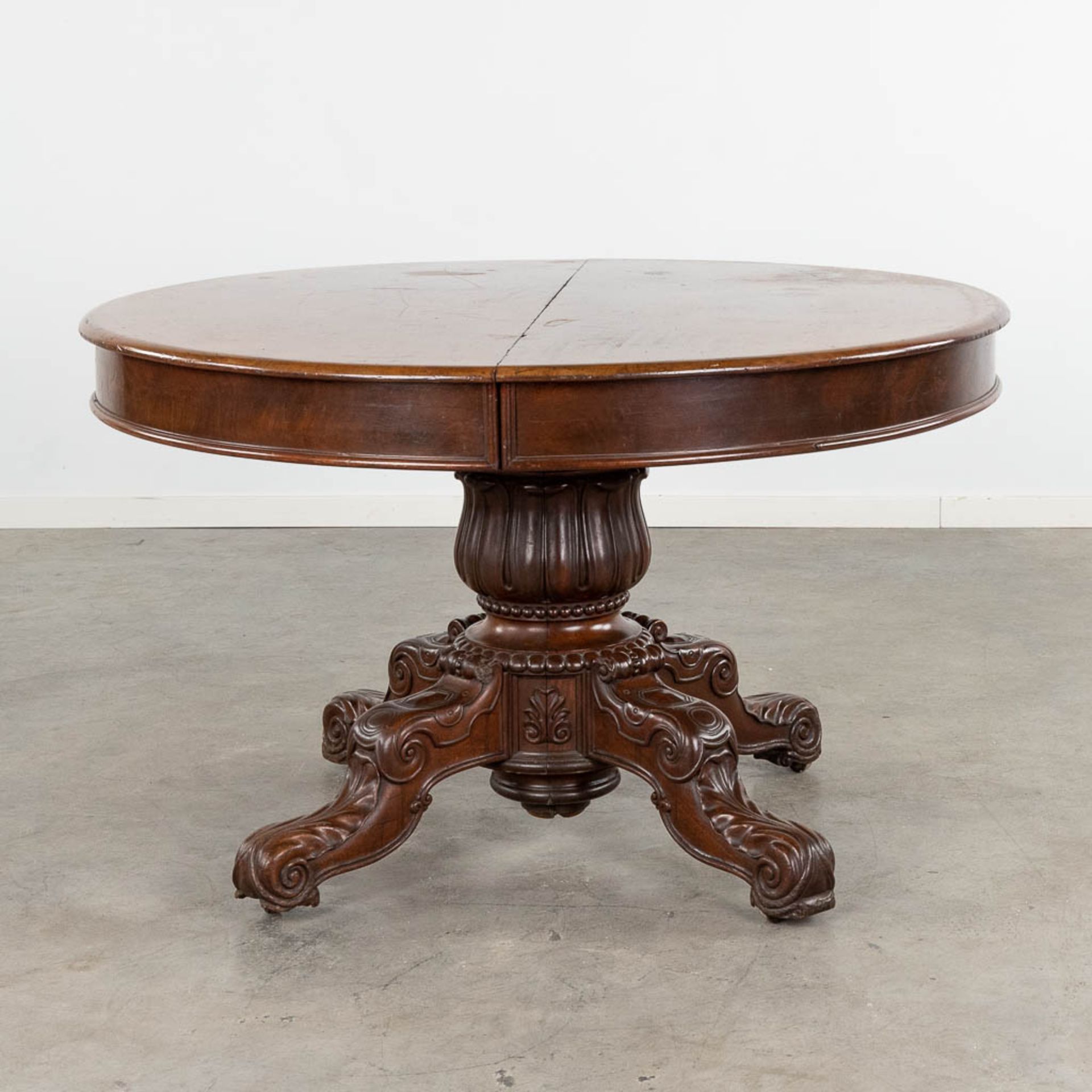 An atique oval table, Lous Philippe. (D:120 x W:139 x H:74 cm) - Image 4 of 9