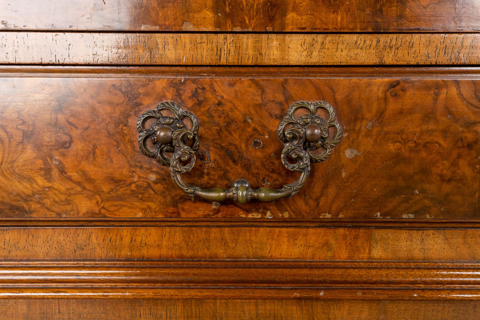 A Side cabinet, walnut veneer, England. 19th C. (D:45 x W:113 x H:107 cm) - Image 10 of 13