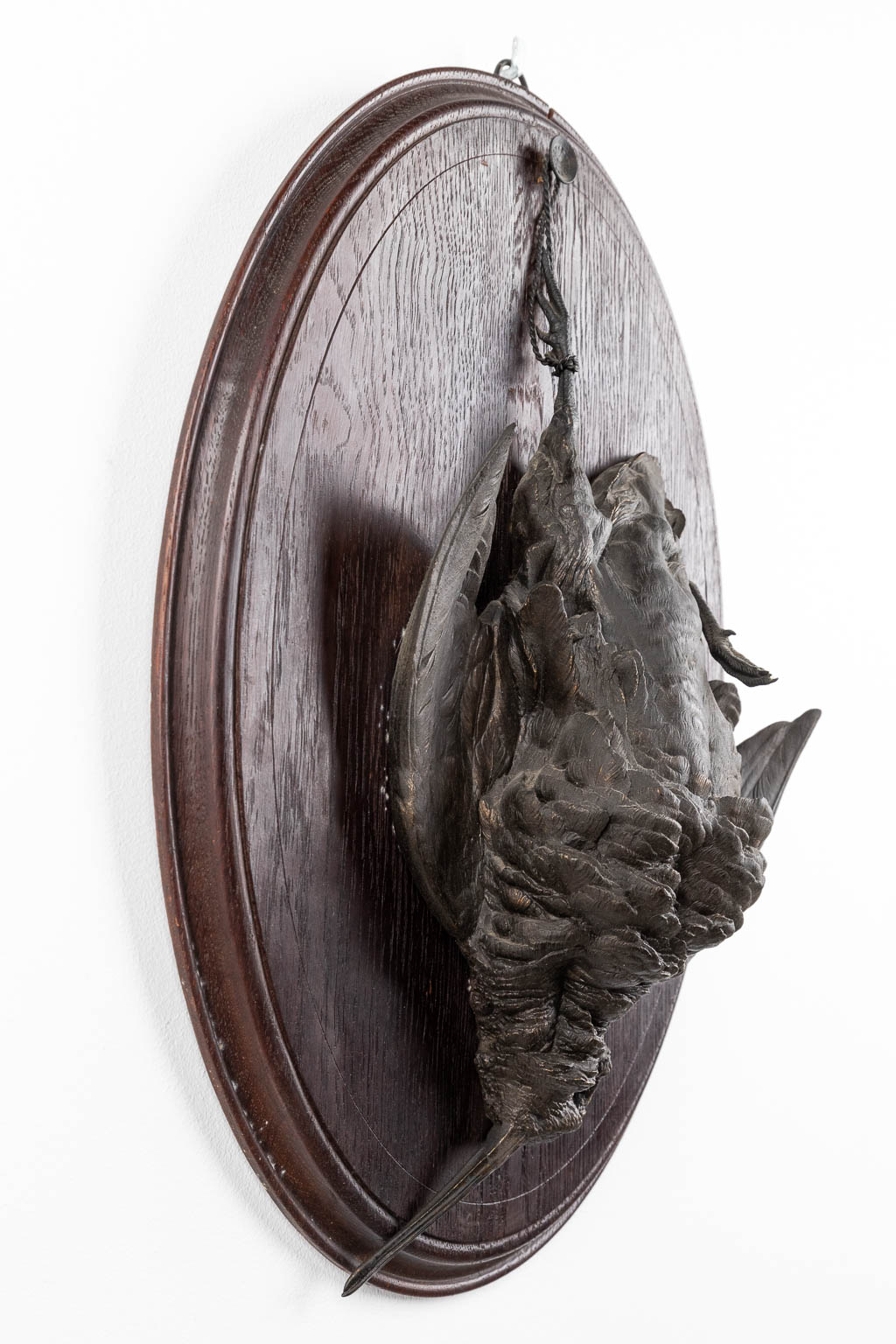 A pair of wall-mounted 'Hunting Trophies', patinated bronze mounted on wood. (D:7 x W:33 x H:46 cm) - Image 7 of 15