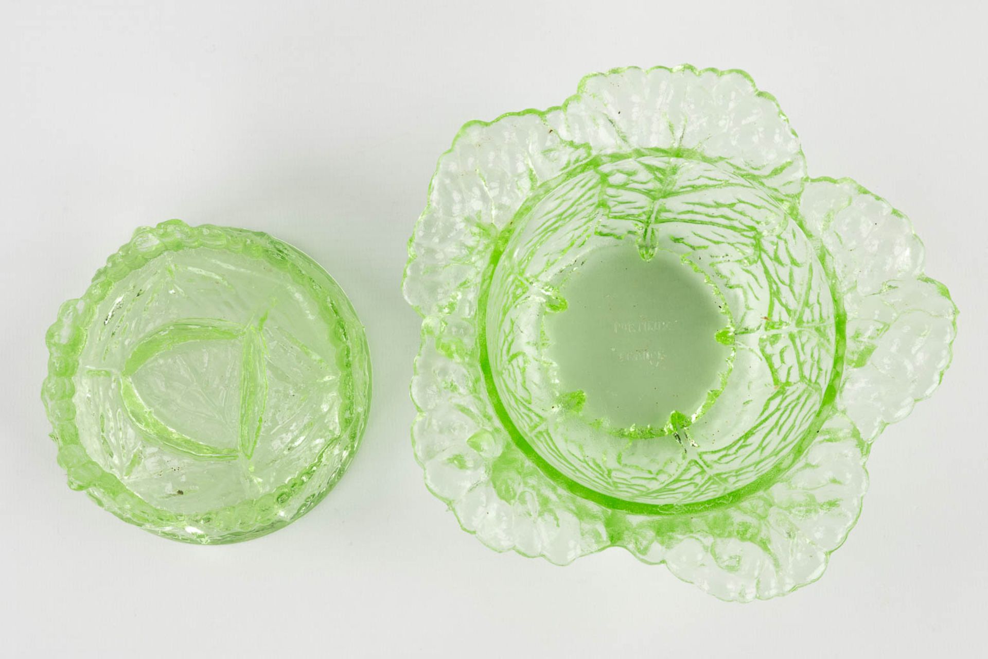 Three pieces of art glass, 'Cabbage' marked Portieux, France. 20th C. (H:11 x D:17 cm) - Bild 8 aus 12