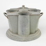 An antique wine cooler, made of zinc. (W:33 x H:25 x D:31 cm)