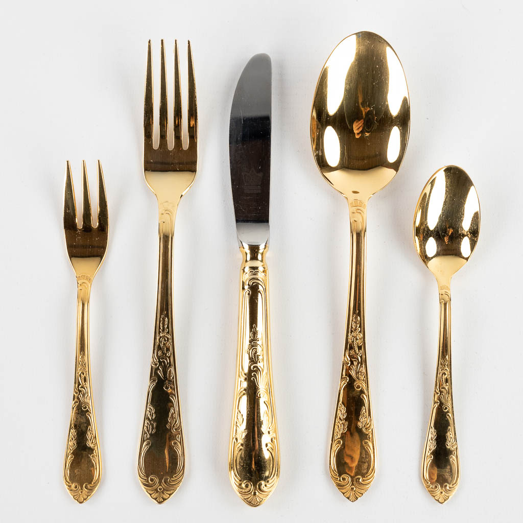 A gold-plated 'Solingen' flatware cutlery set, made in Germany. Model 'Louis XV' (D:34 x W:45 cm) - Image 3 of 12