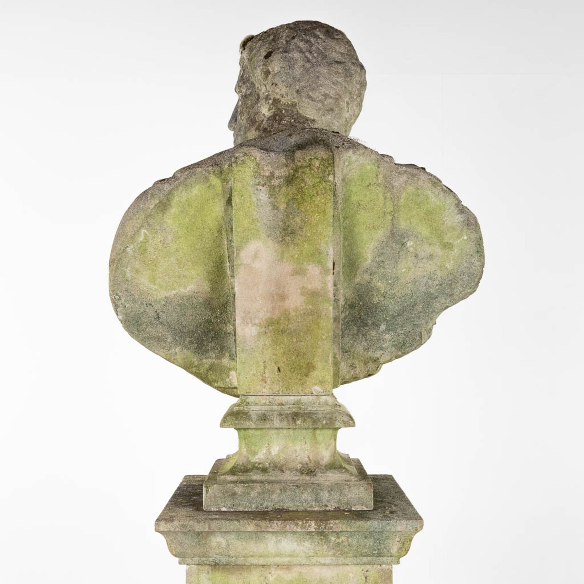 Bust of a Roman on a pedestal, probably Caesar, cast concrete. 20th C. (D:36 x W:75 x H:97 cm) - Image 5 of 10