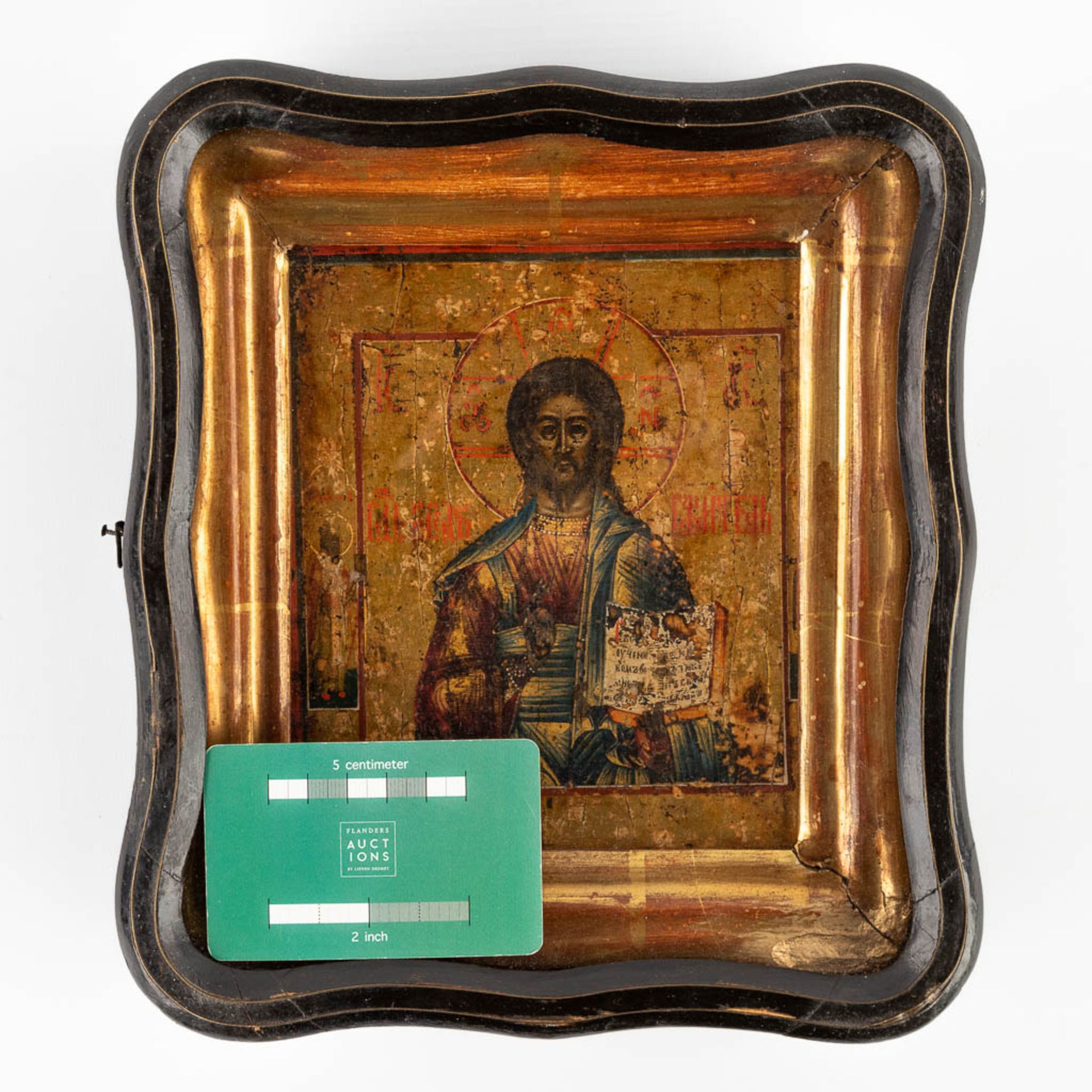 A small Eastern European icon of Jesus Christ, mounted in a gilt frame. 19th C. (W:21,5 x H:25 cm) - Bild 2 aus 11