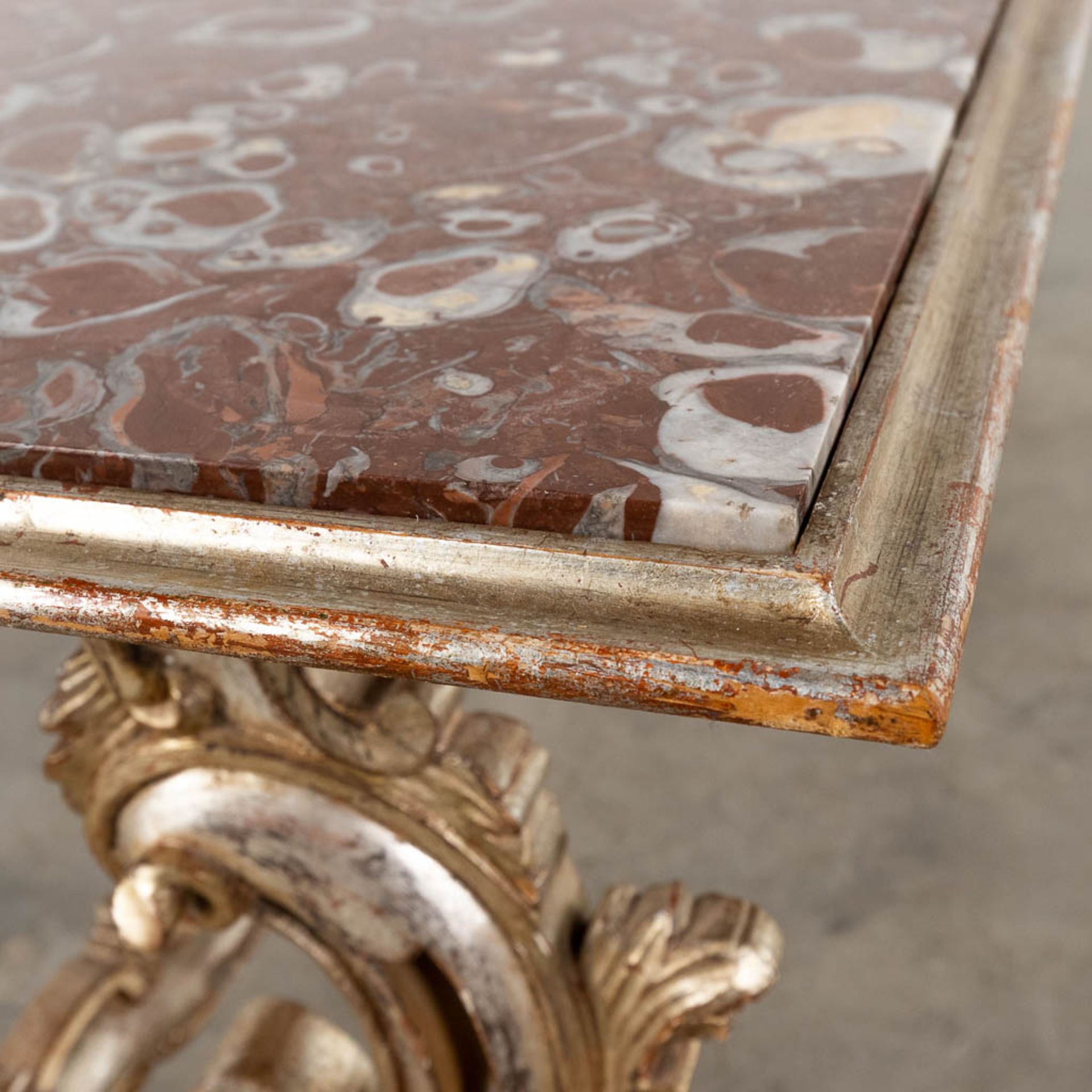 An Italian coffee table with a red marble top. 20th C. (D:62 x W:123 x H:51 cm) - Bild 8 aus 10