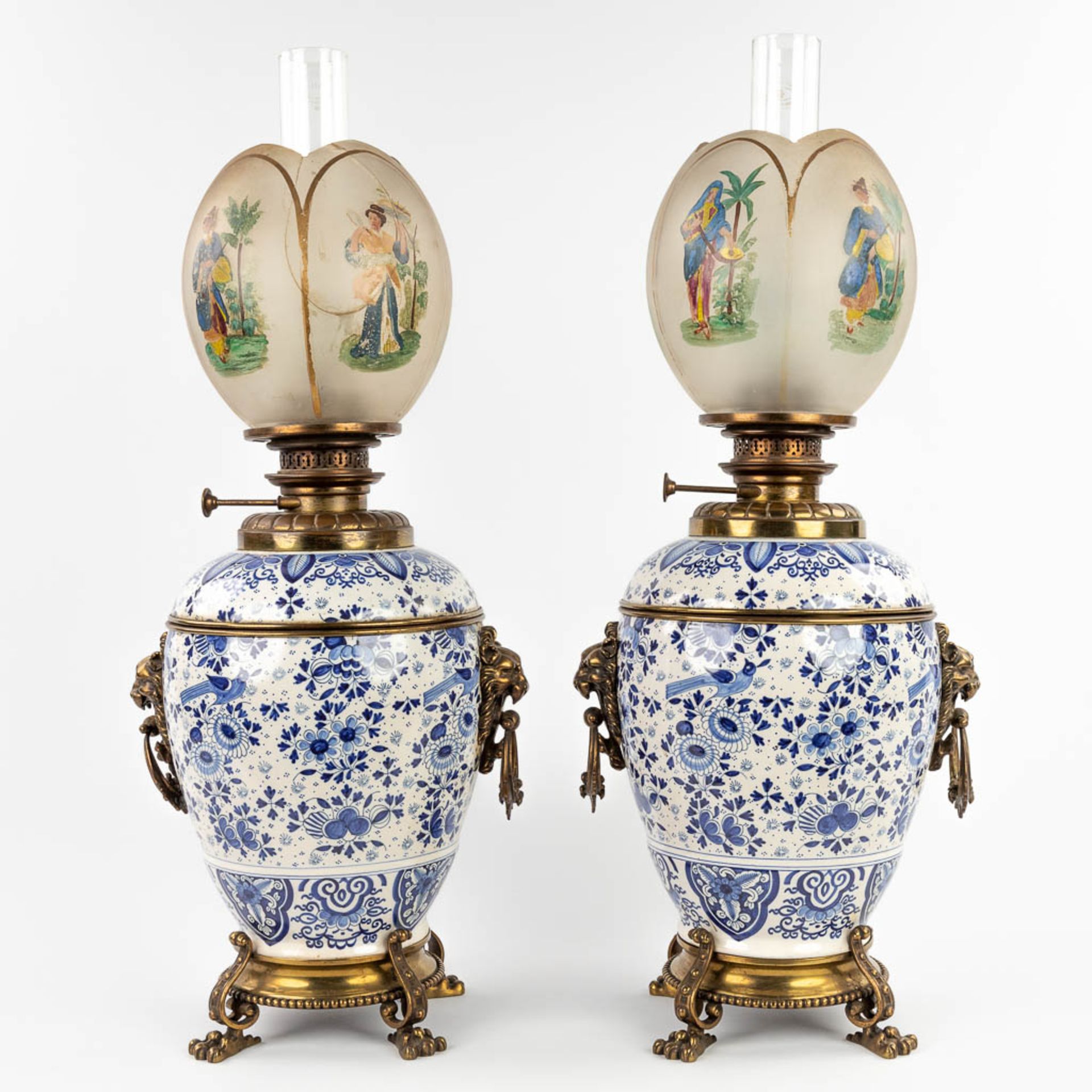 A pair of oil lamps, Delfts faience, 19th C. (D:23 x W:28 x H:68 cm) - Bild 5 aus 18