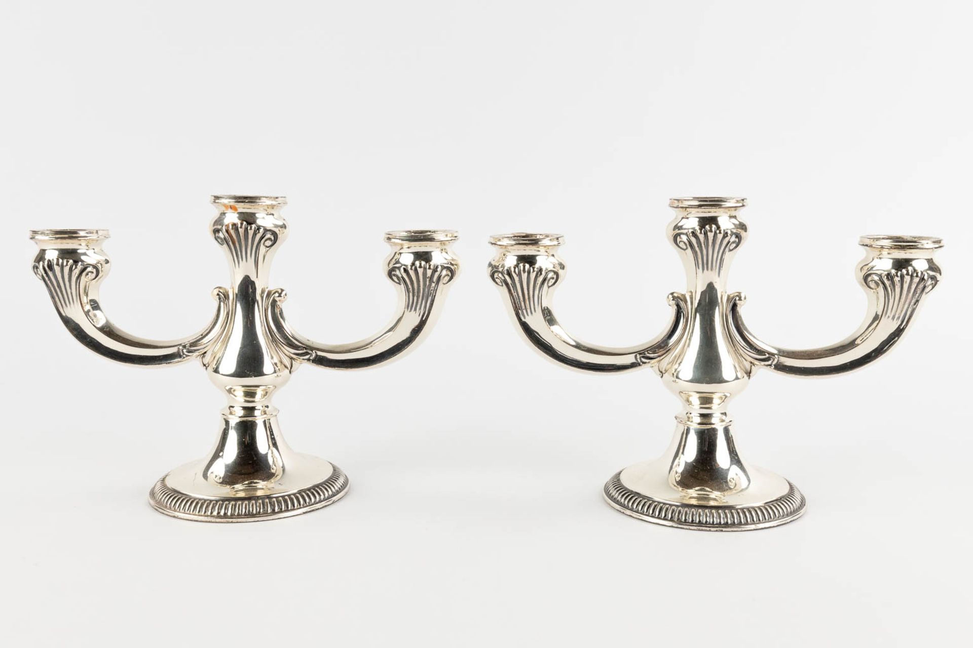 A pair of candelabra, silver. A835. gross: 589g (D:9 x W:20 x H:14 cm) - Image 5 of 10