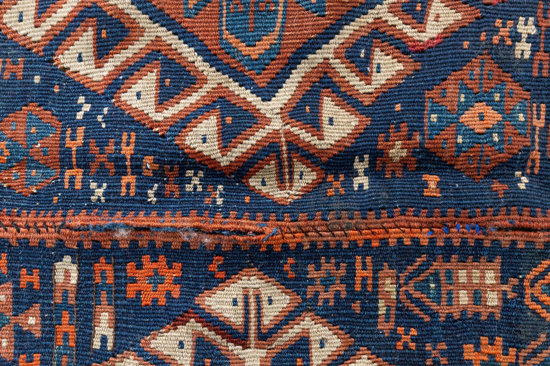 An Oriental hand-made kelim, Turkey, wool. (D:206 x W:154 cm) - Image 8 of 10