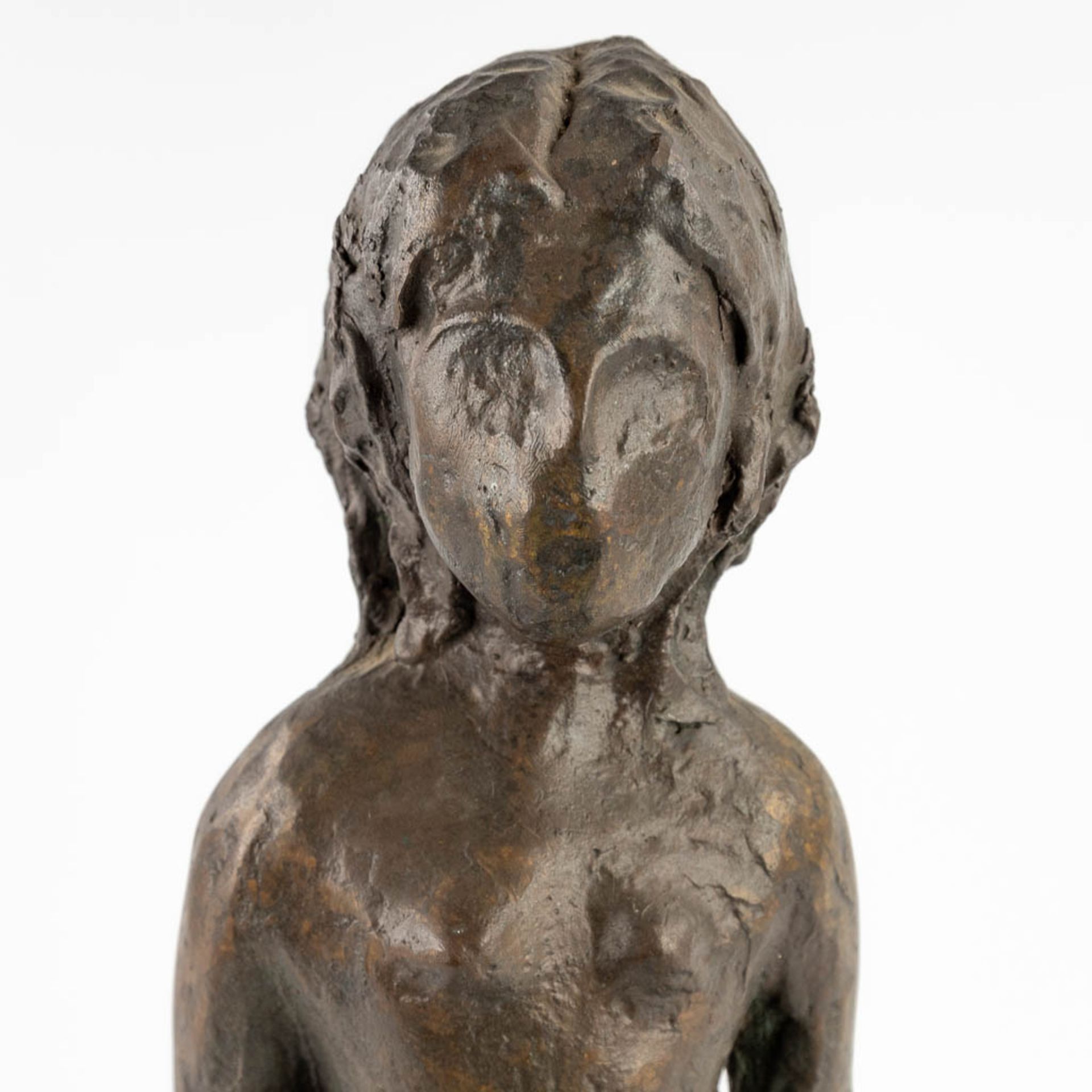 P. MATTHYS (XX) 'Figure of a Girl' patinated bronze. (D:18 x W:18 x H:50 cm) - Bild 8 aus 10
