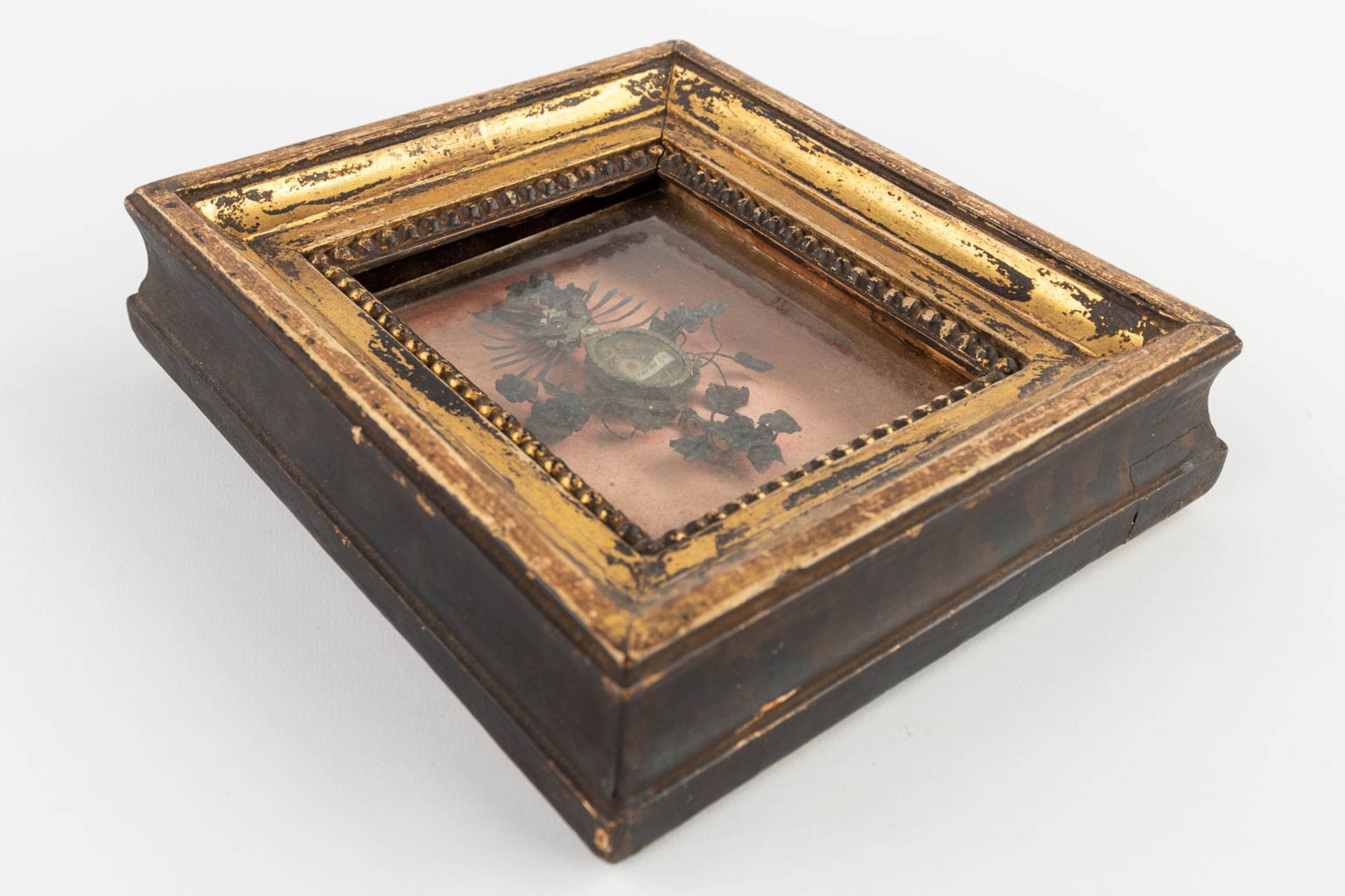 A frame with a sealed theca, a relic for St Gerardi Episcopus. Marked Pope Pius, 1788. (W:19 x H:21, - Image 6 of 8