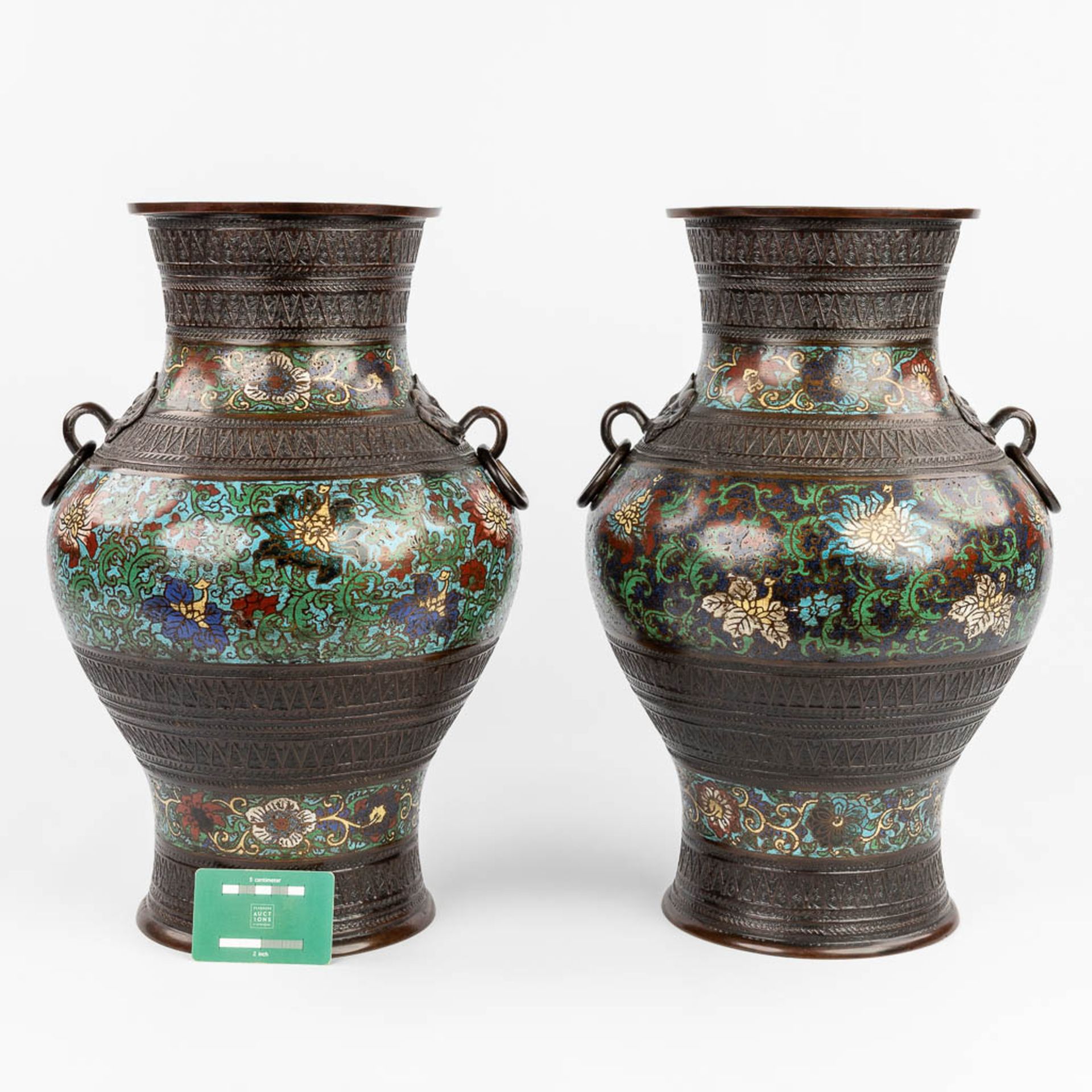 A pair of Oriental vases made of bronze with champslevé decor. (H:46 x D:30 cm) - Bild 2 aus 13